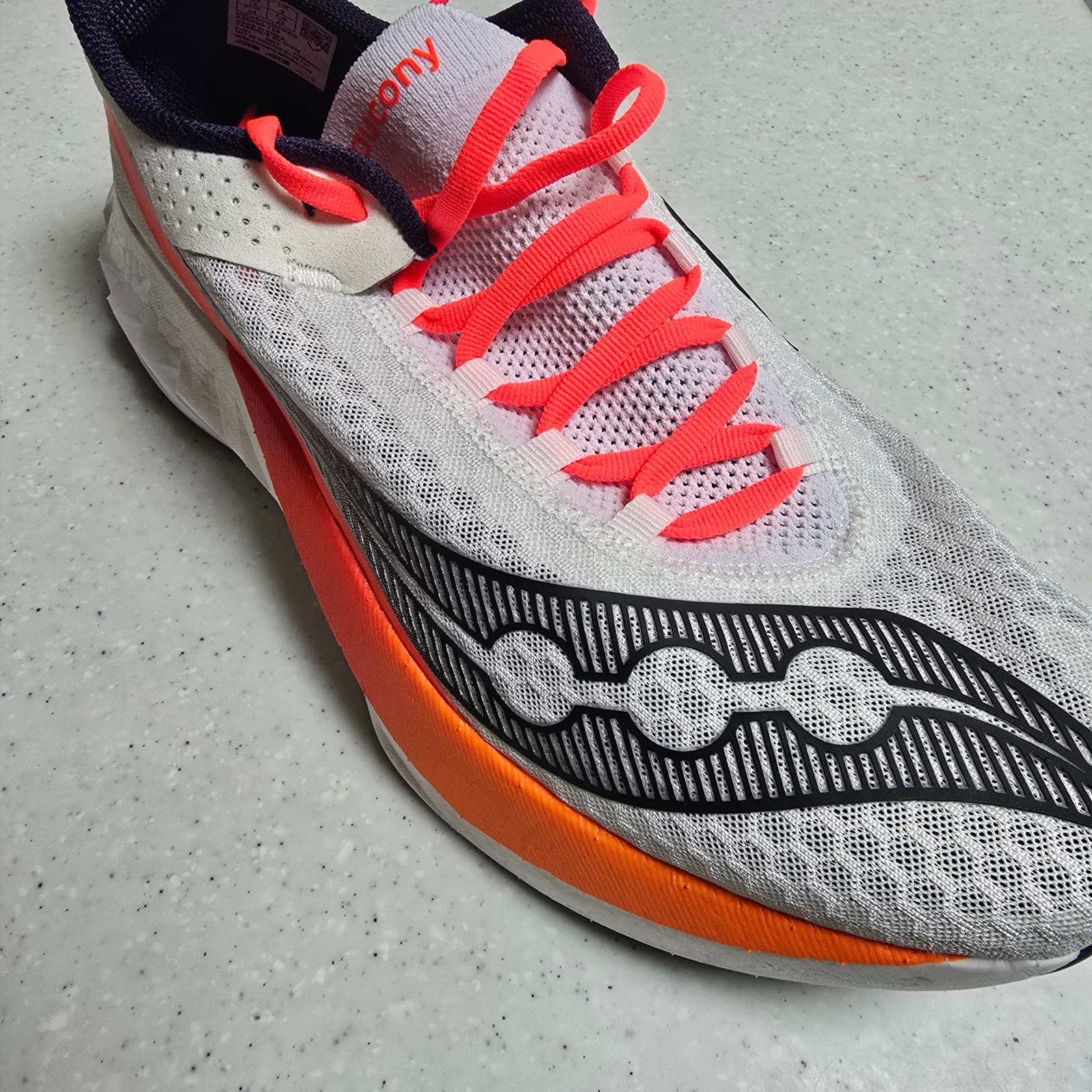 Saucony Endorphin Pro 4 White 착용 스타일