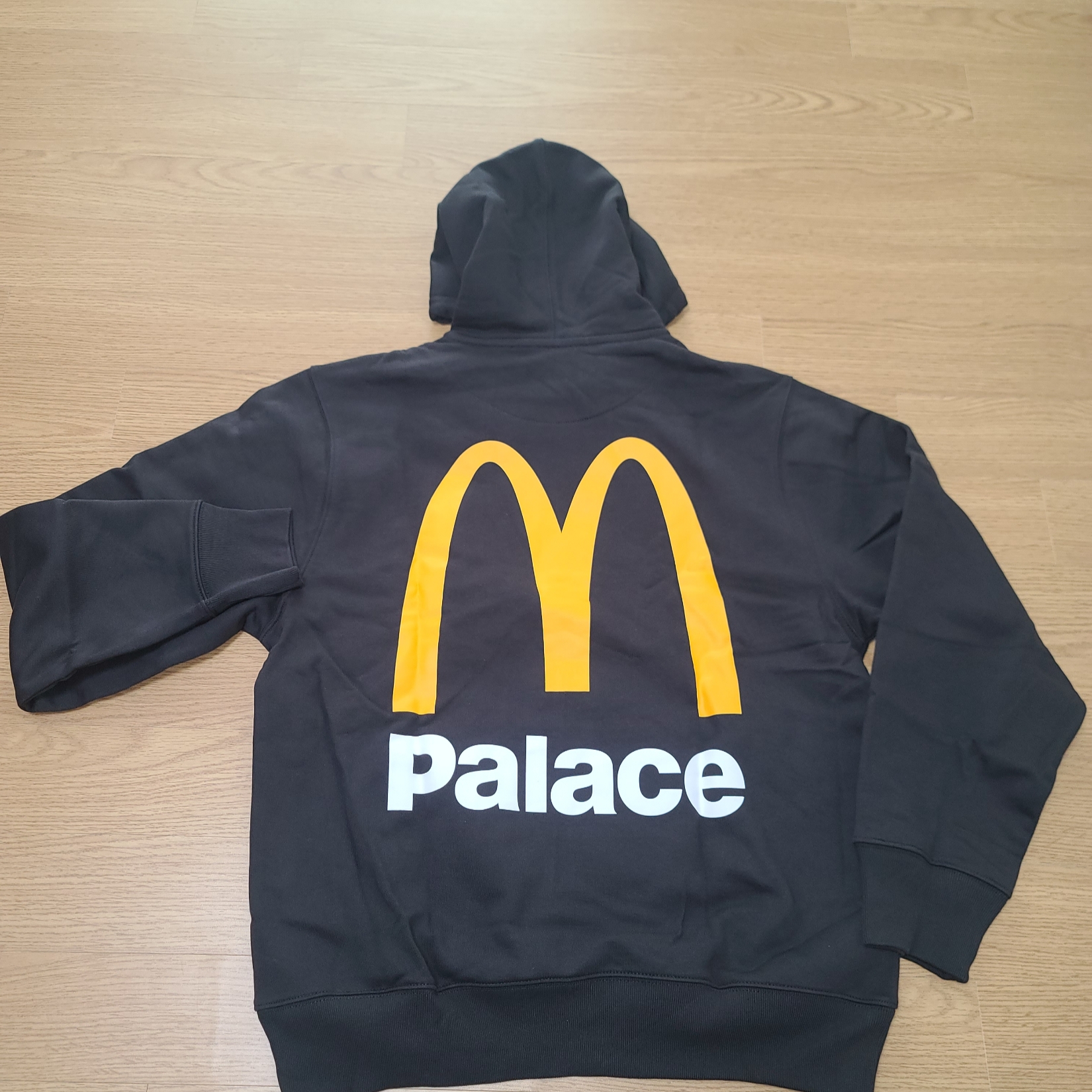 Palace x McDonald's Logo Hood Black - 23FW 착용 스타일 - 1