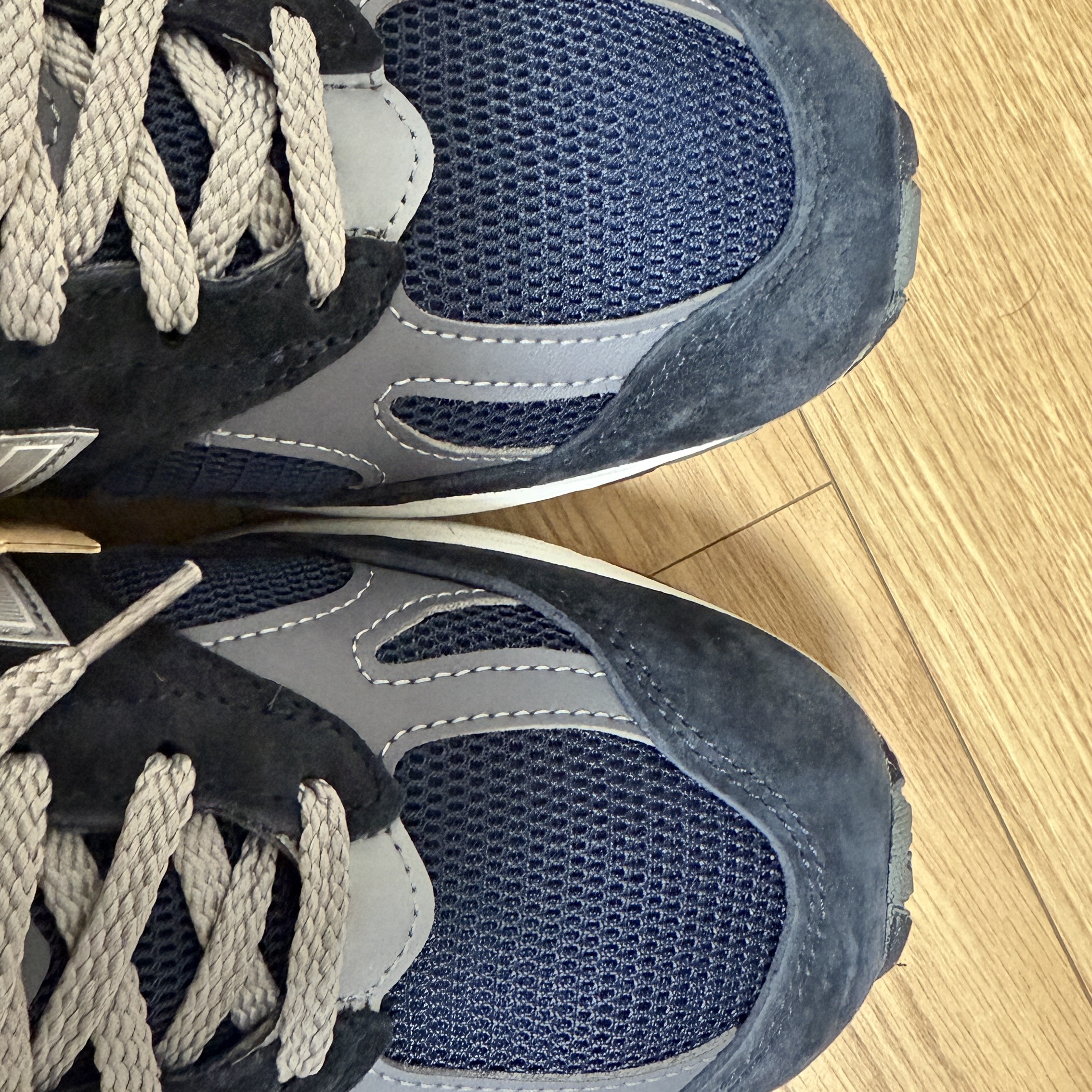 New Balance 991v2 Made in UK Dark Navy Smoked Pearl 착용 스타일 - 9