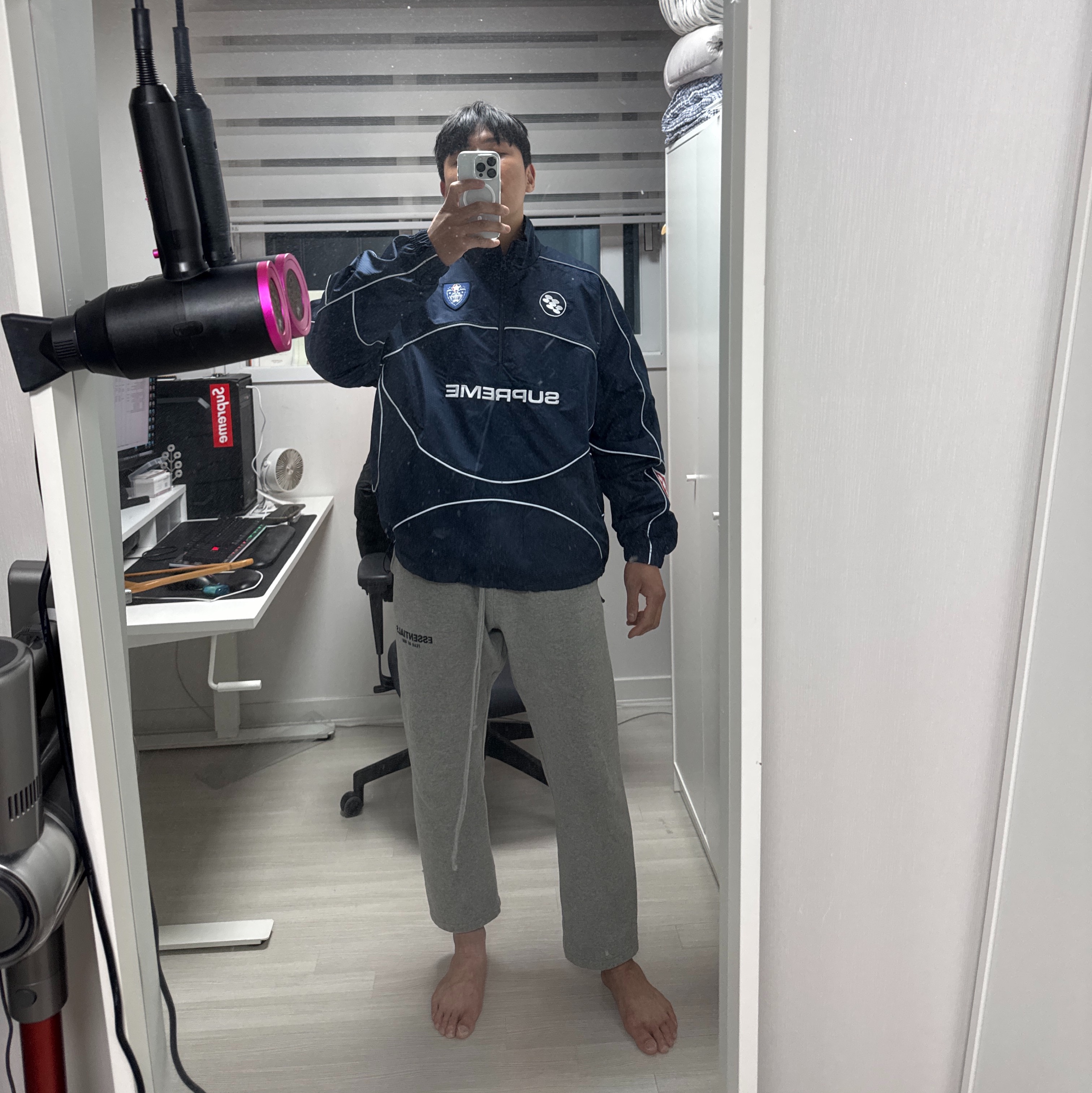 Supreme Reflective Piping Pullover Navy - 24FW 착용 스타일