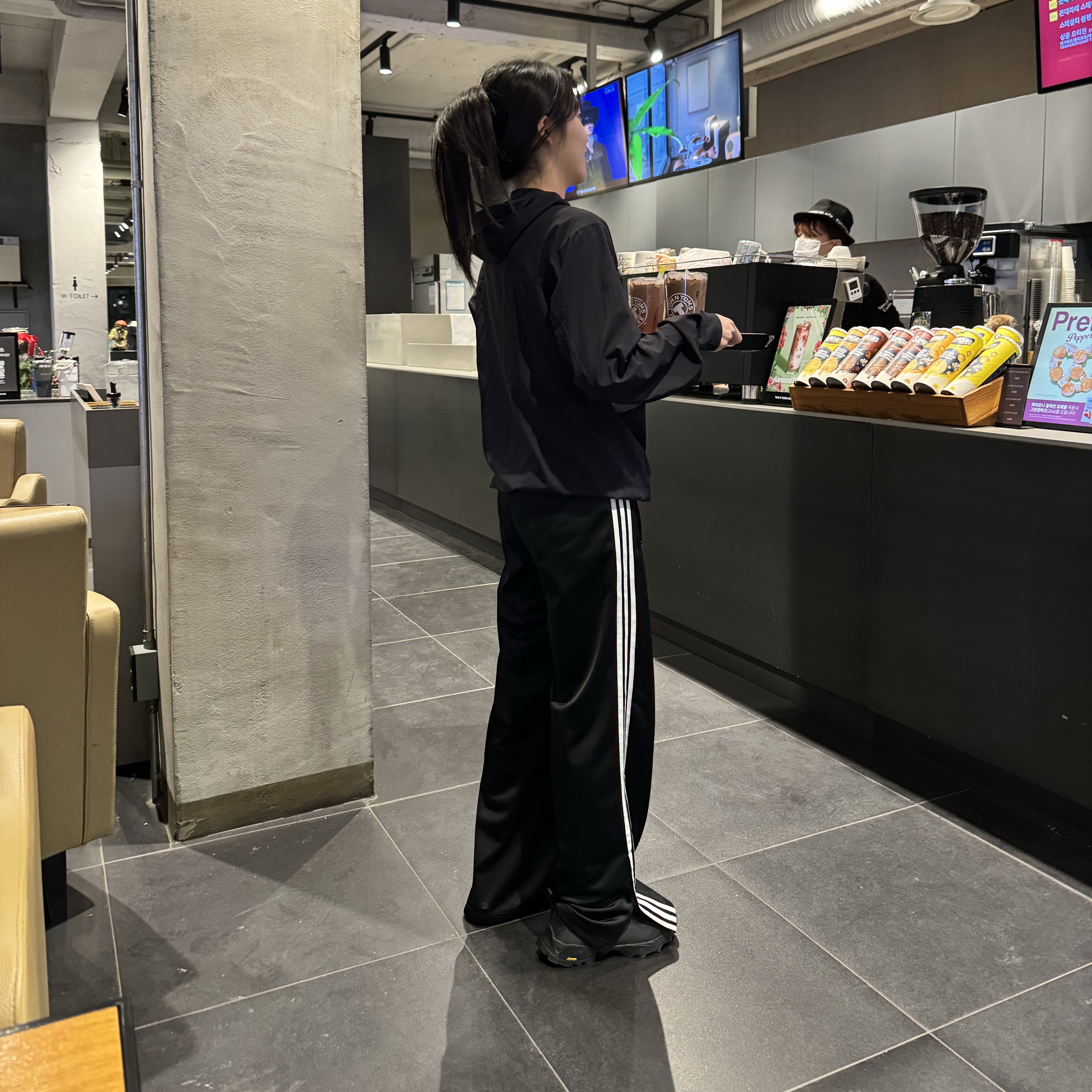 (W) Adidas Originals Firebird Loose Track Pants Black - KR Sizing, Roa Hiking Katharina Black 착용 스타일