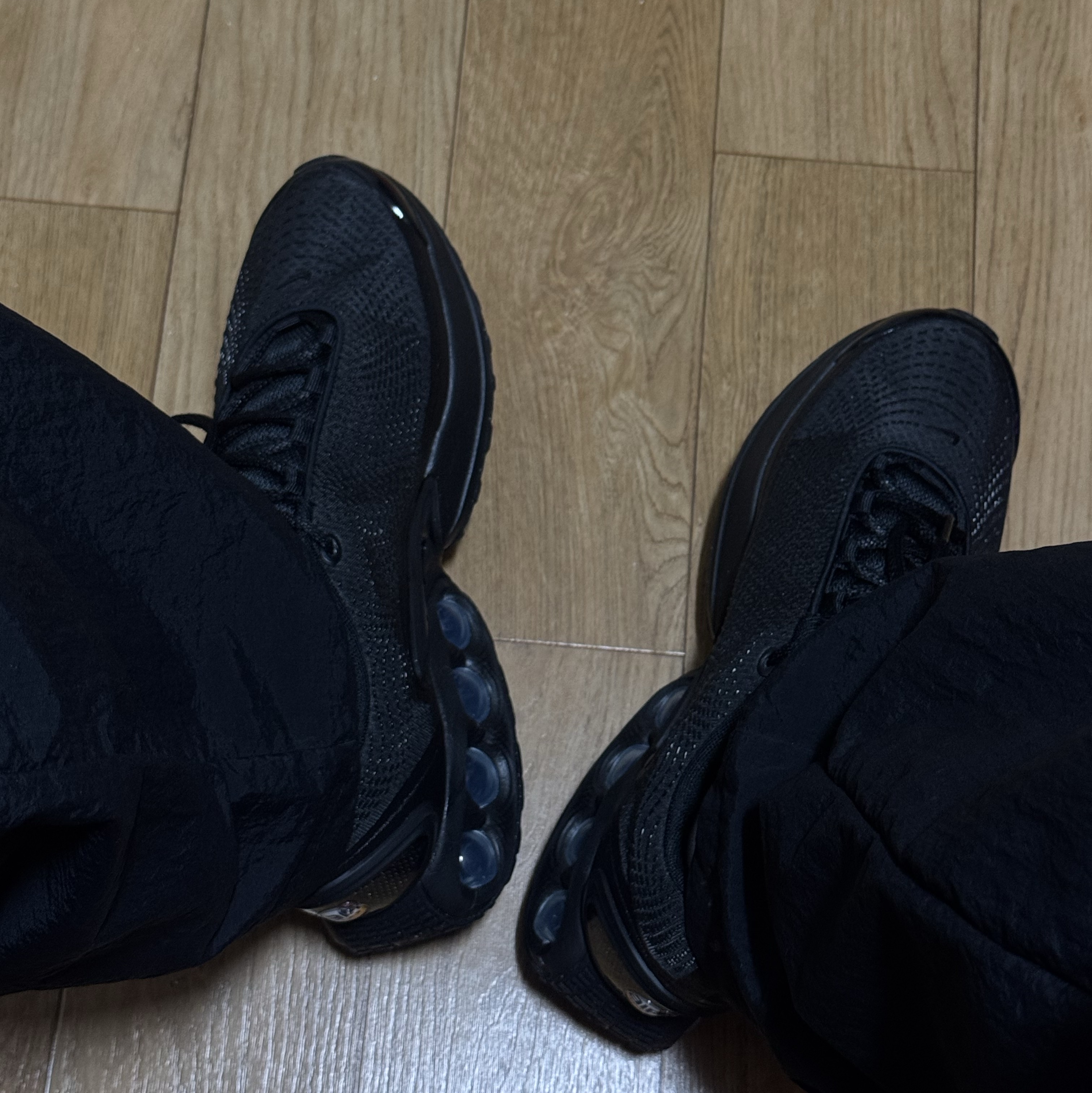 Nike Air Max Dn Black Grey 착용 스타일 - 1