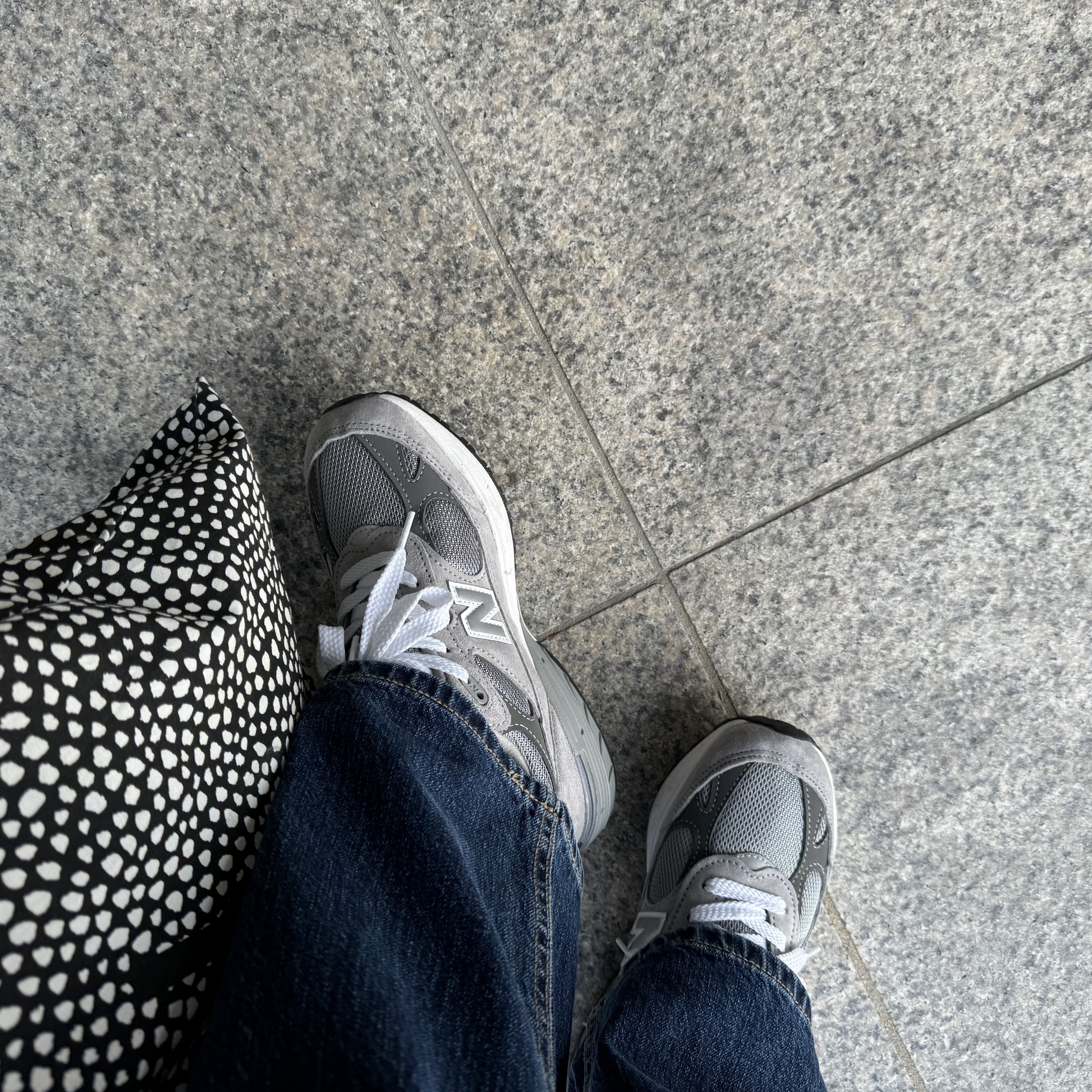 (W) New Balance 993 Made in USA Grey - B Standard 착용 스타일 - 3