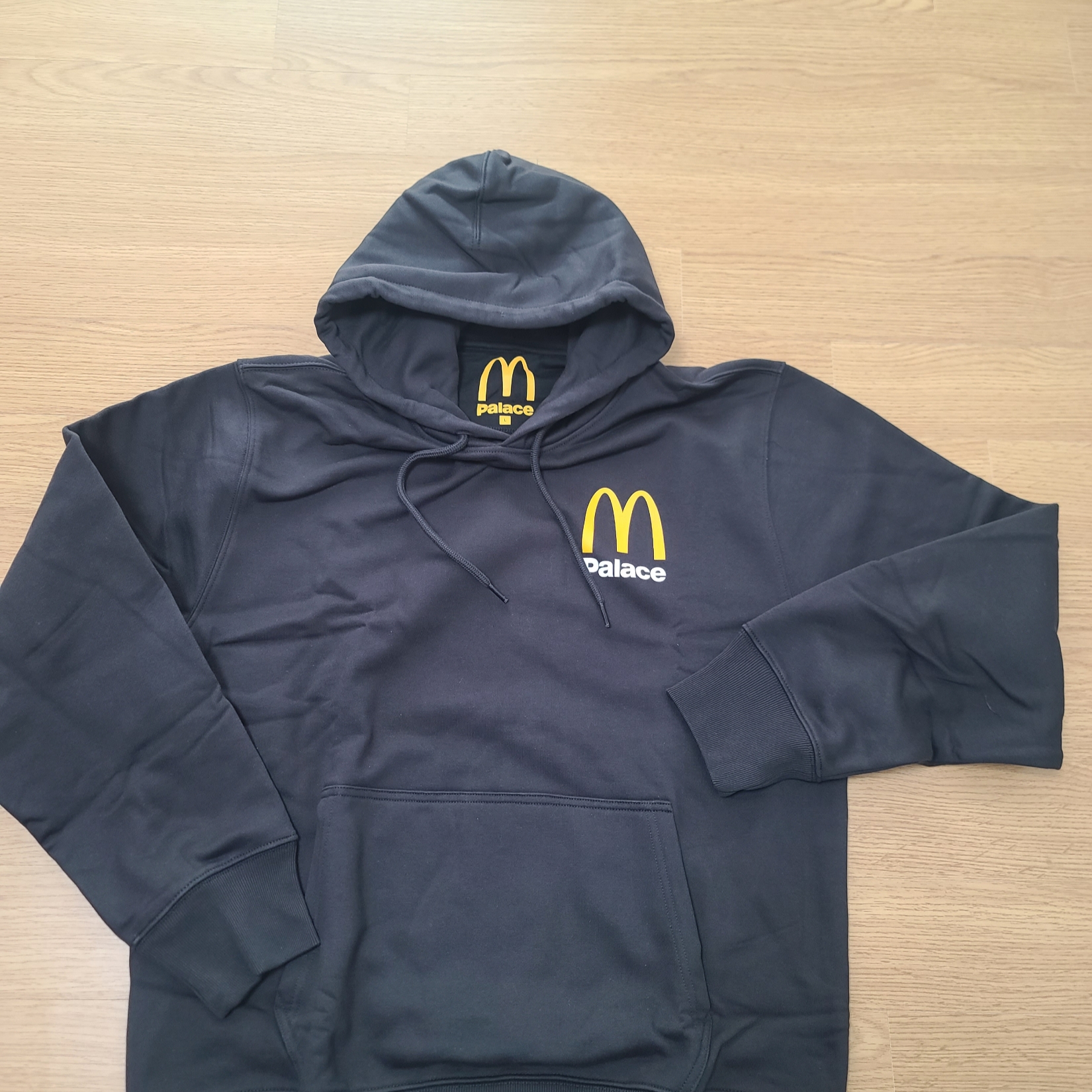 Palace x McDonald's Logo Hood Black - 23FW 착용 스타일 - 2