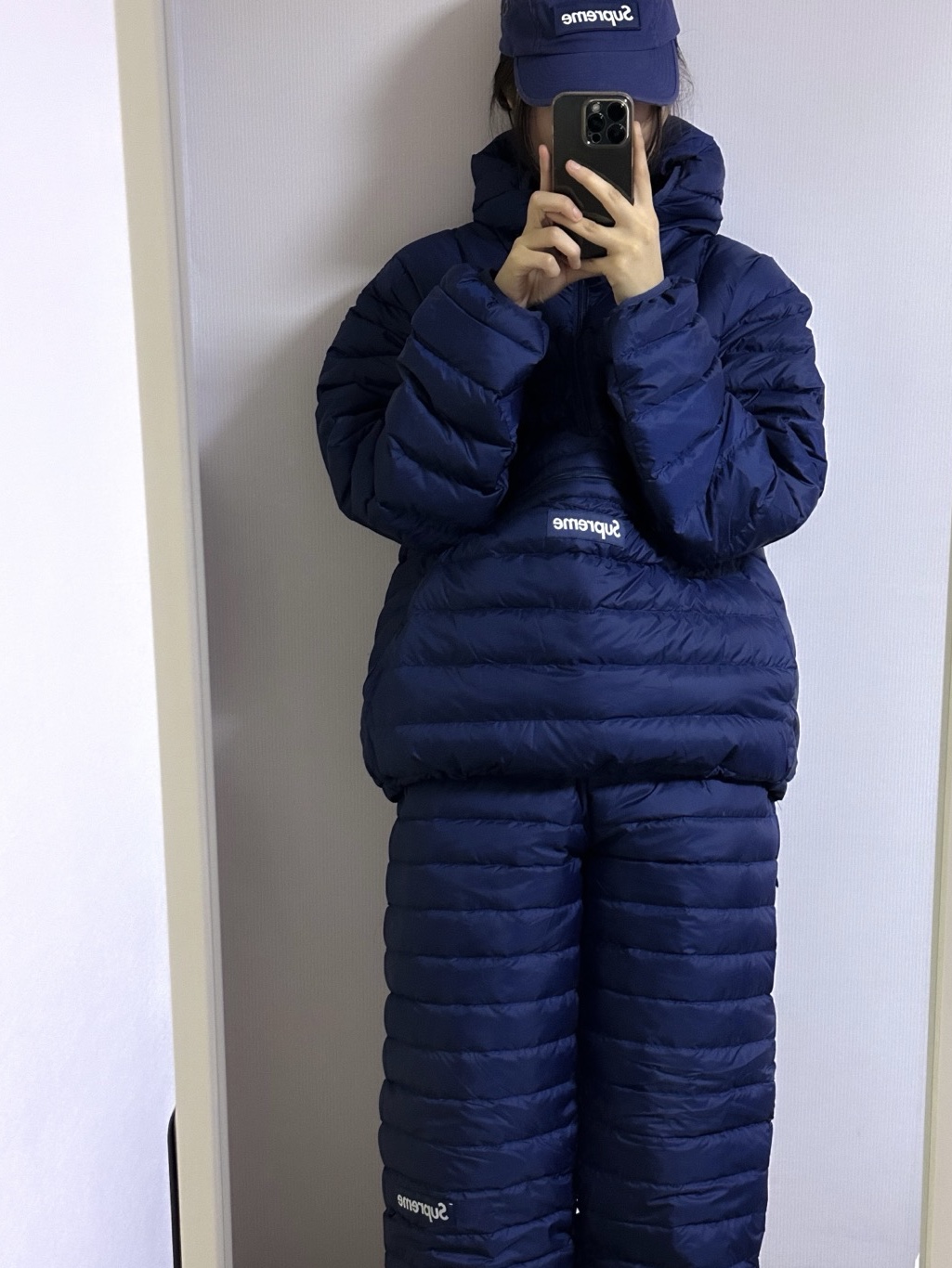 Supreme Micro Down Half Zip Hooded Pullover Navy - 24FW, Supreme Micro Down Pant Navy - 24FW 착용 스타일 - 2