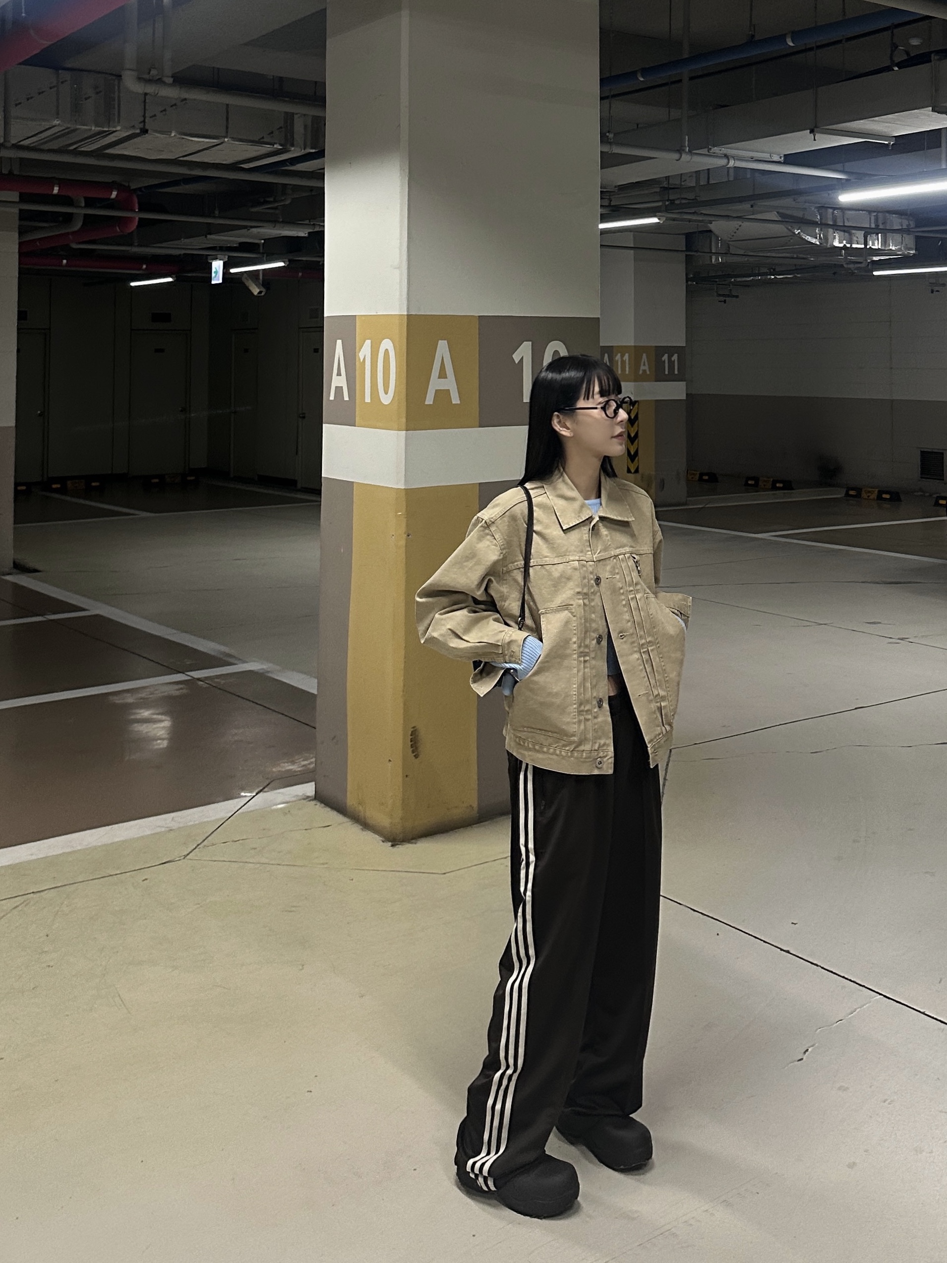 Bottega Veneta Puddle Ankle Boots Fondant, Adidas Originals Track Pants Gender Neutral Dark Brown - KR Sizing 착용 스타일 - 6