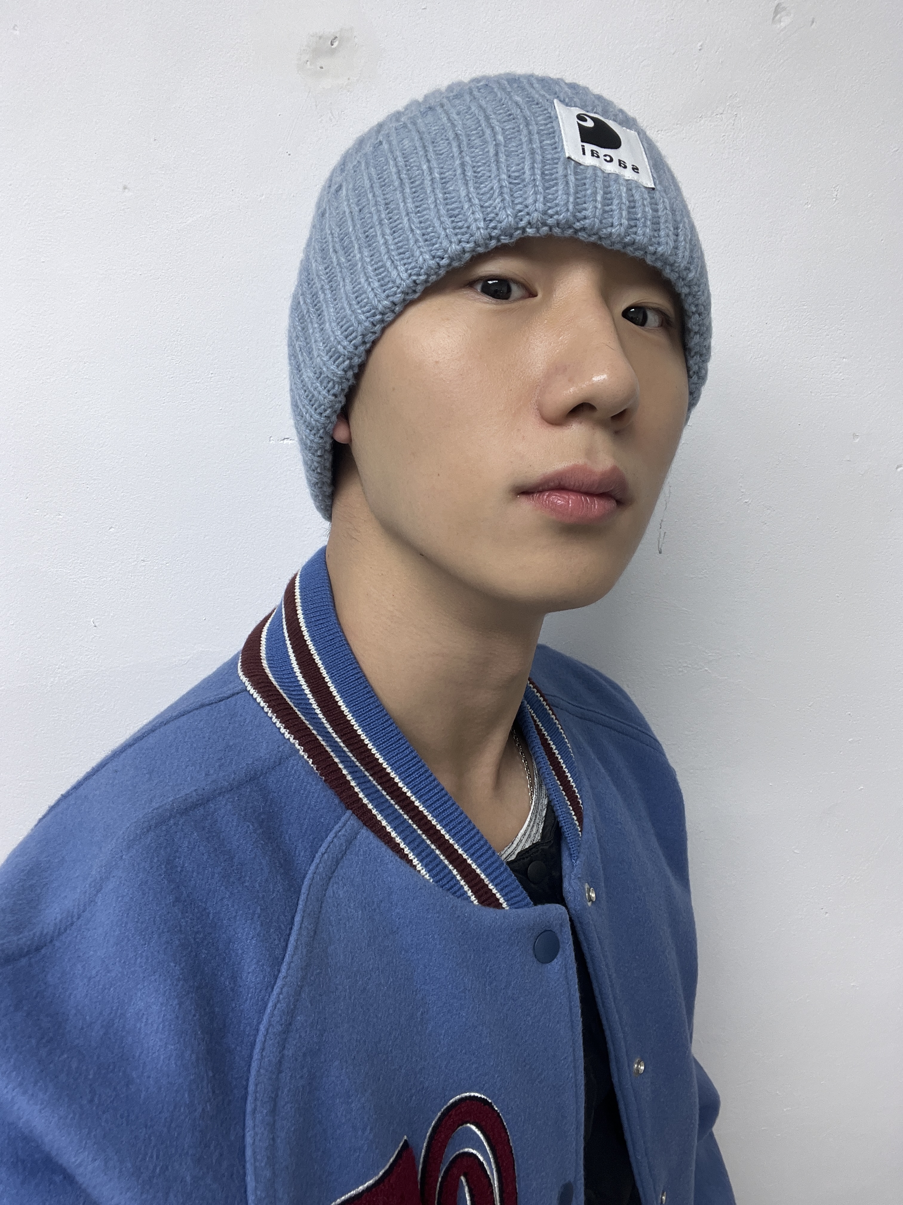 Sacai x Carhartt WIP Beanie Light Blue 착용 스타일 - 2