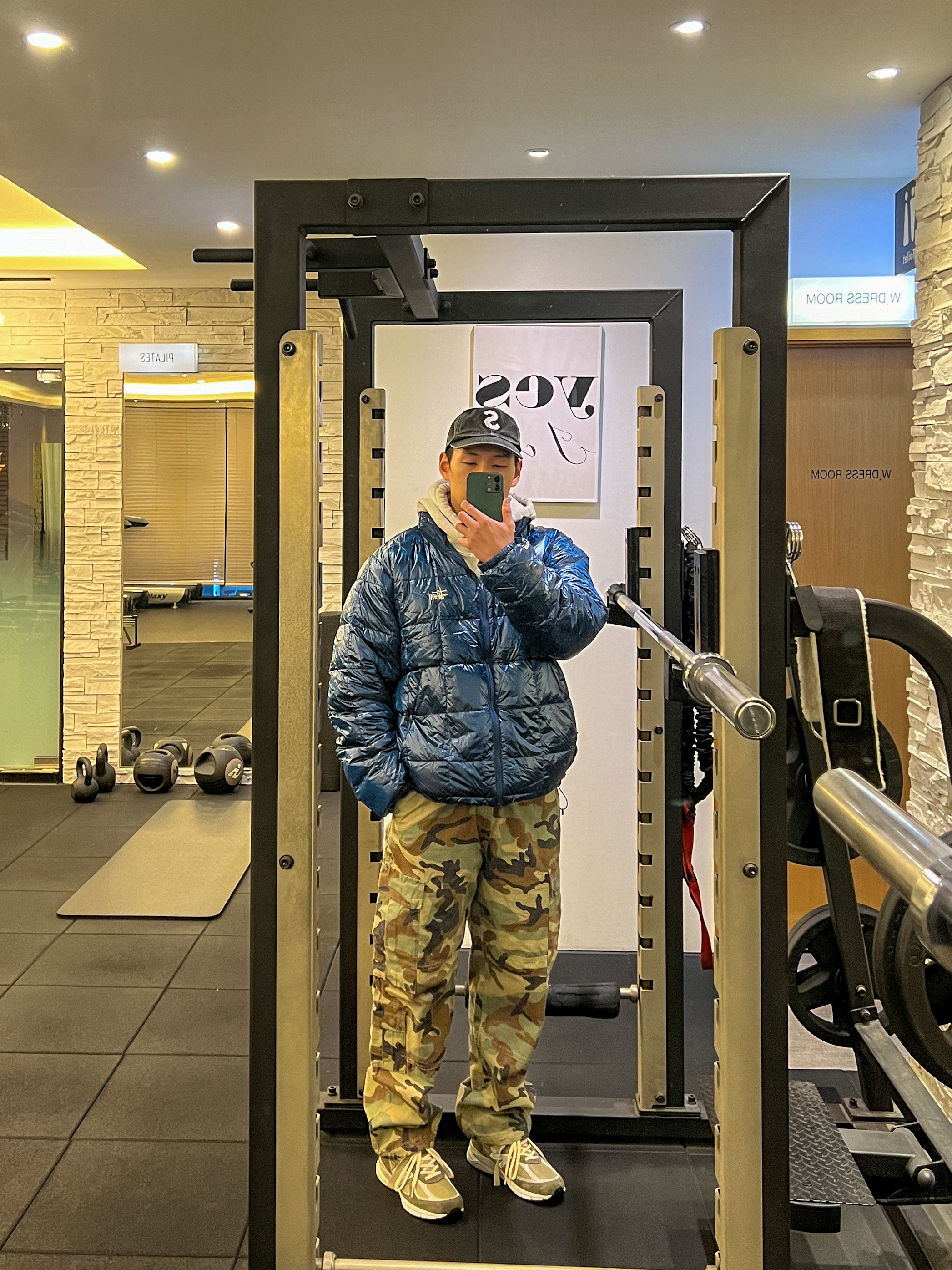 New Balance x Aime Leon Dore 990v4 Made in USA True Camo Beige, Stussy Surplus Cargo Pants Camo 착용 스타일