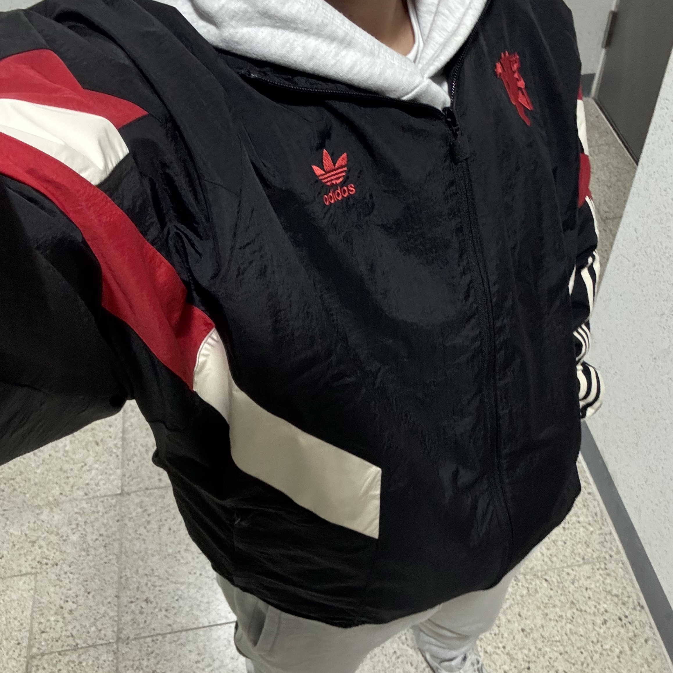Adidas Manchester United Originals Track Top Black Red - KR Sizing 착용 스타일 - 1