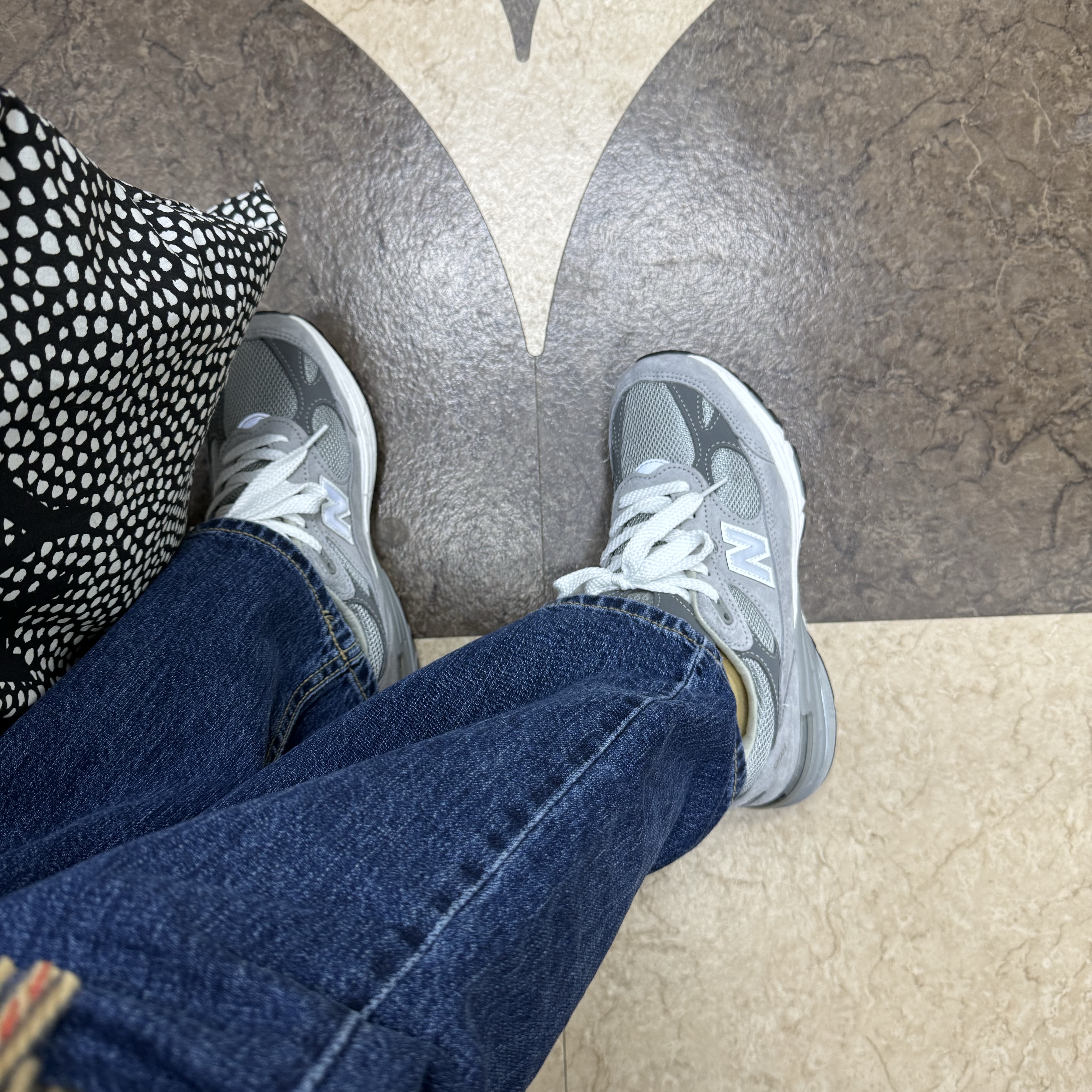 (W) New Balance 993 Made in USA Grey - B Standard 착용 스타일 - 2