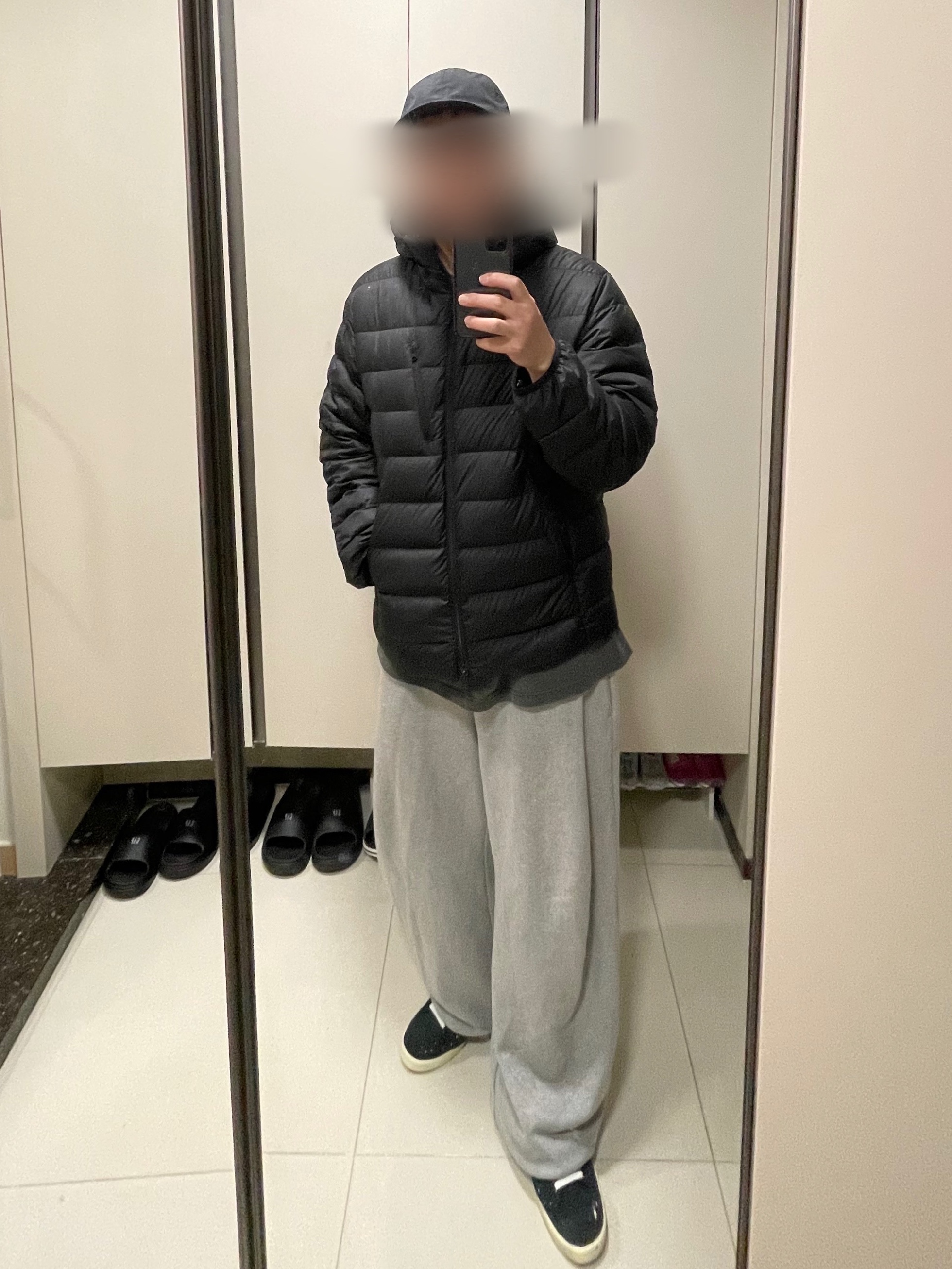 Musinsa Standard City Leisure Hooded Light Down Jacket Black 착용 스타일 - 2
