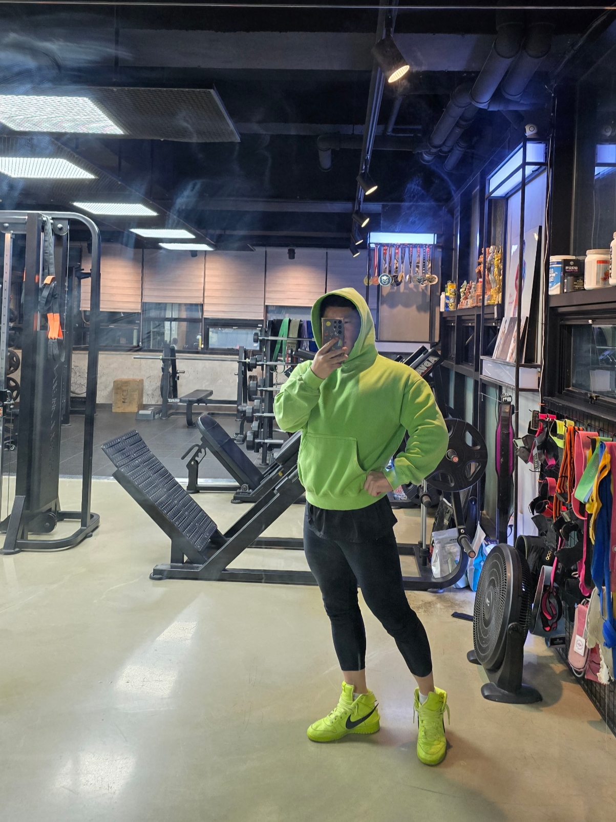 IAB Studio Pigment Hoodie & Sack Apple Green, Nike x Ambush Dunk High Flash Lime 착용 스타일