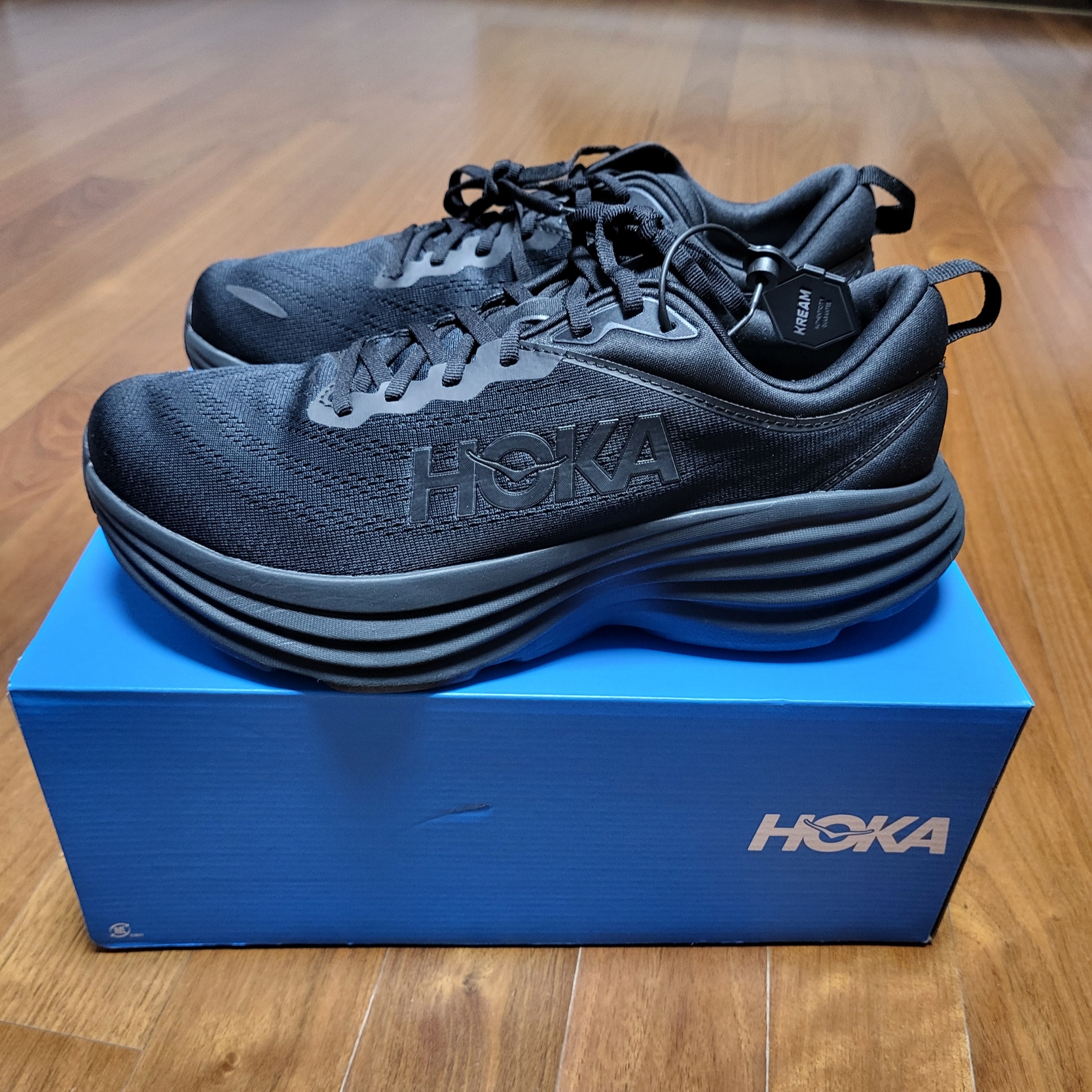 Hoka Bondi 8 Black - Wide 착용 스타일 - 1