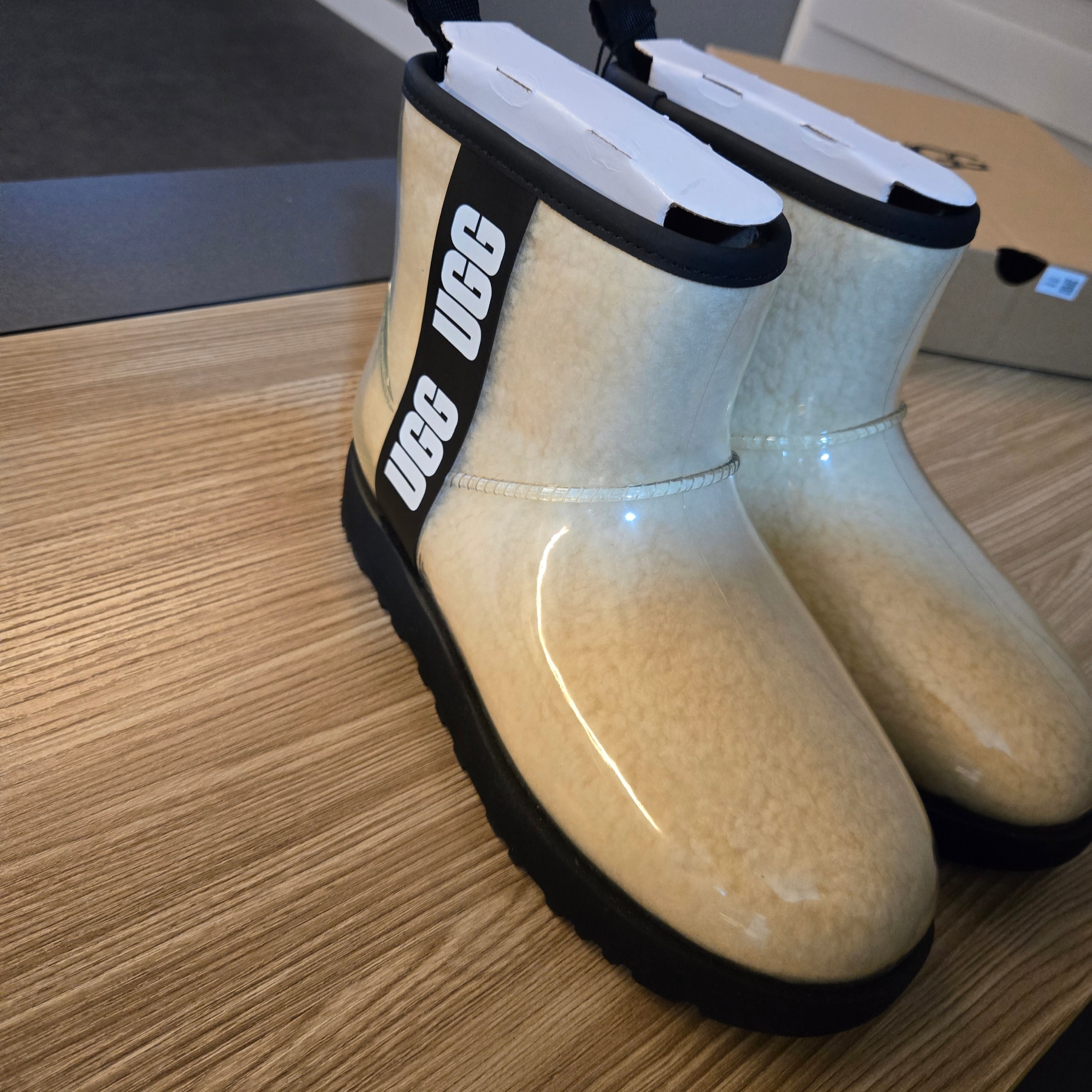 (W) UGG Classic Clear Mini Boots Natural Black 착용 스타일