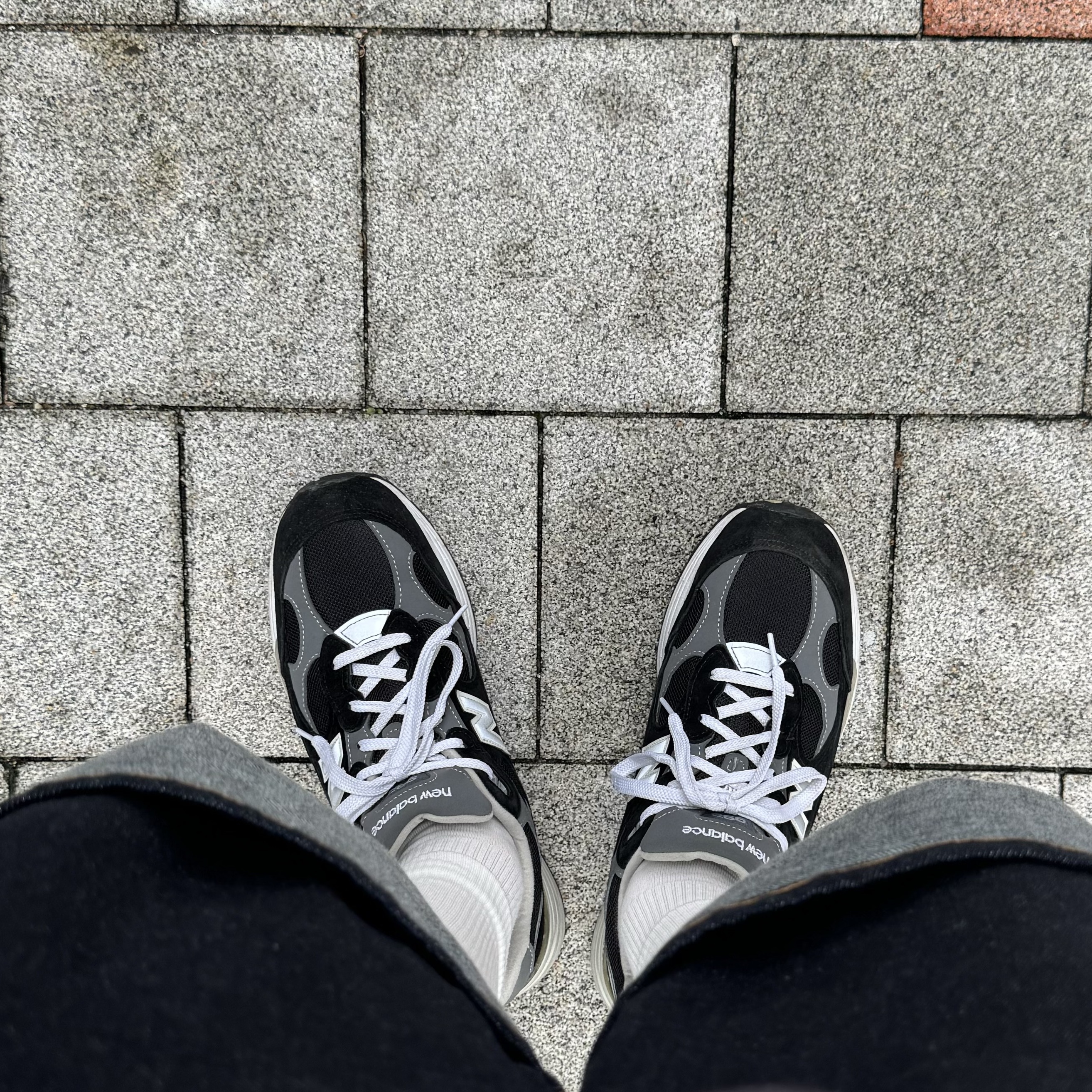 New Balance 992 Made in USA Black Grey 착용 스타일
