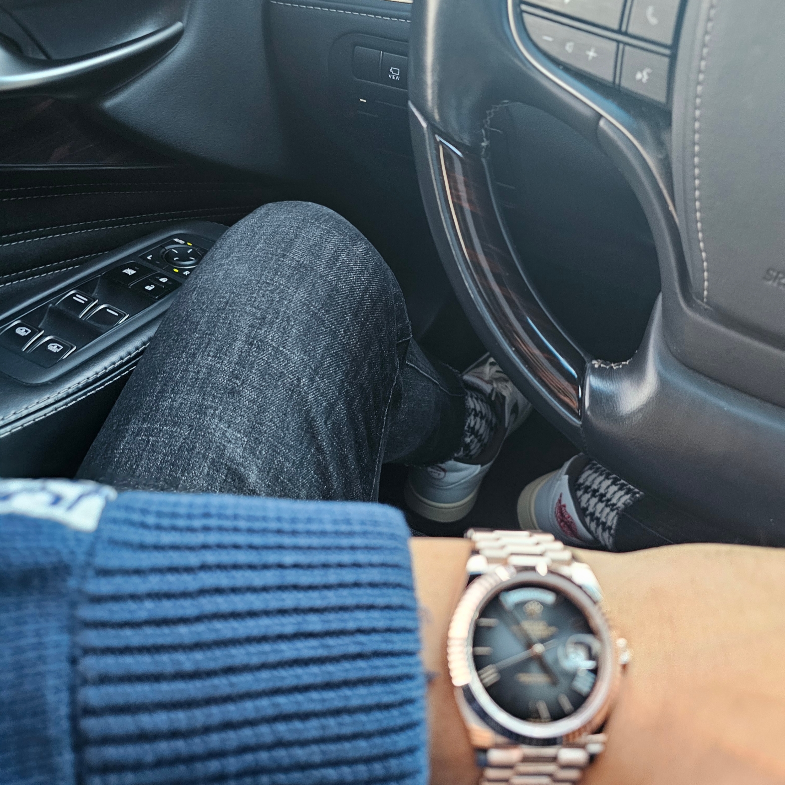 Dior Sweater with Dior Oblique Inserts Cotton Jersey Deep Blue, Rolex Day-Date 40mm 228235 Black Slate Ombre Roman President 착용 스타일 - 2
