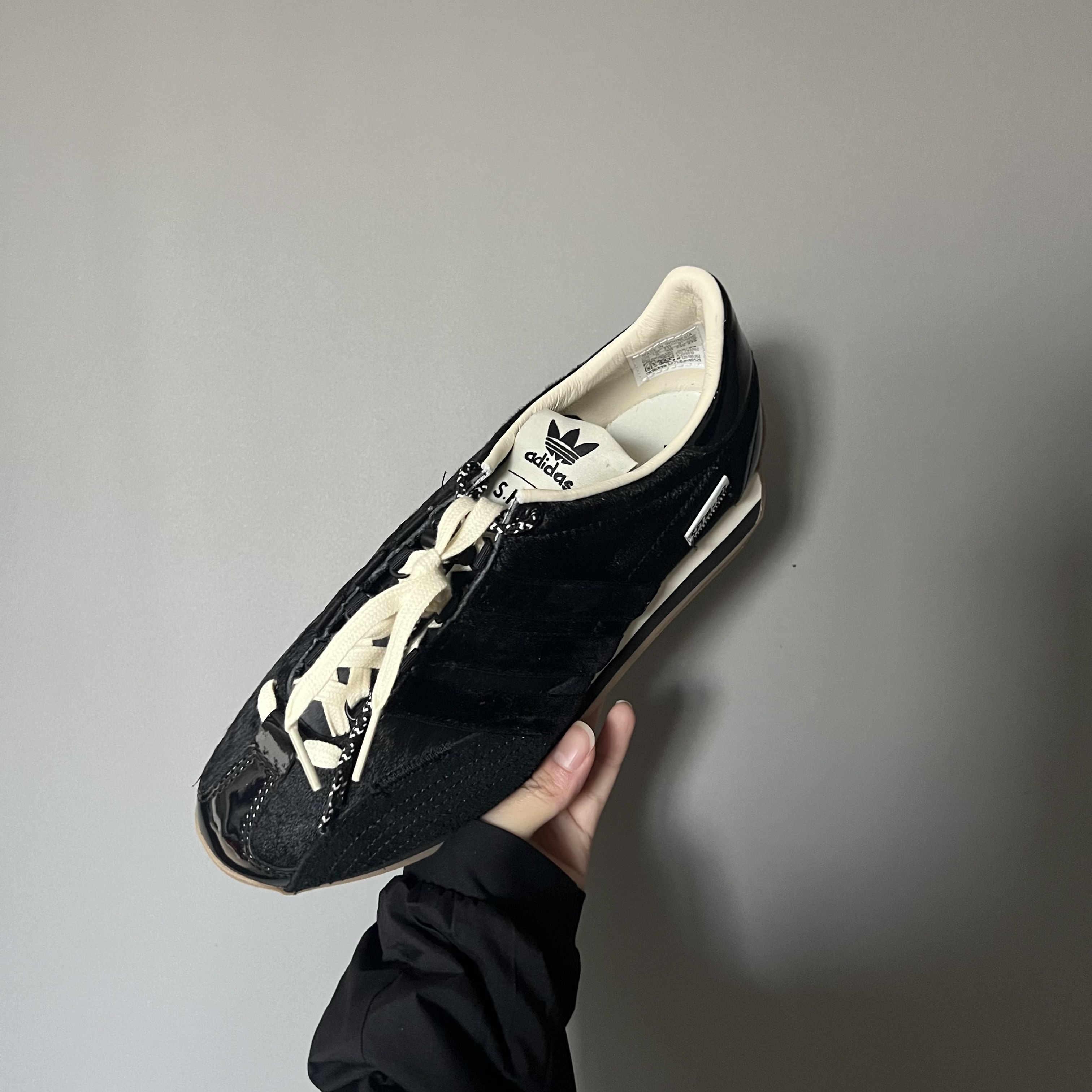 Adidas x Song for the Mute Country OG Core Black Cream White 착용 스타일 - 2