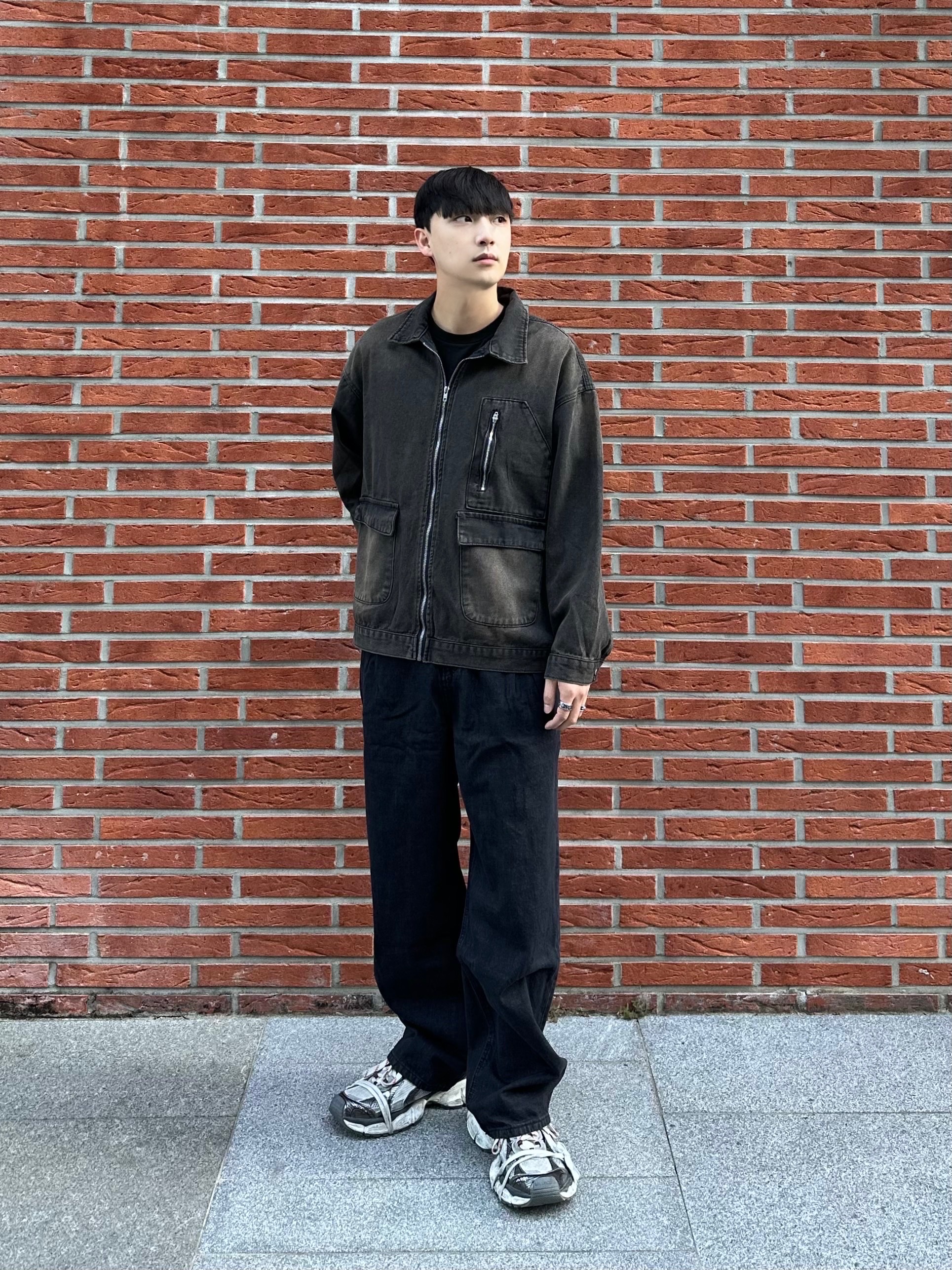 Balenciaga 3XL Sneakers Grey White Red 착용 스타일 - 1