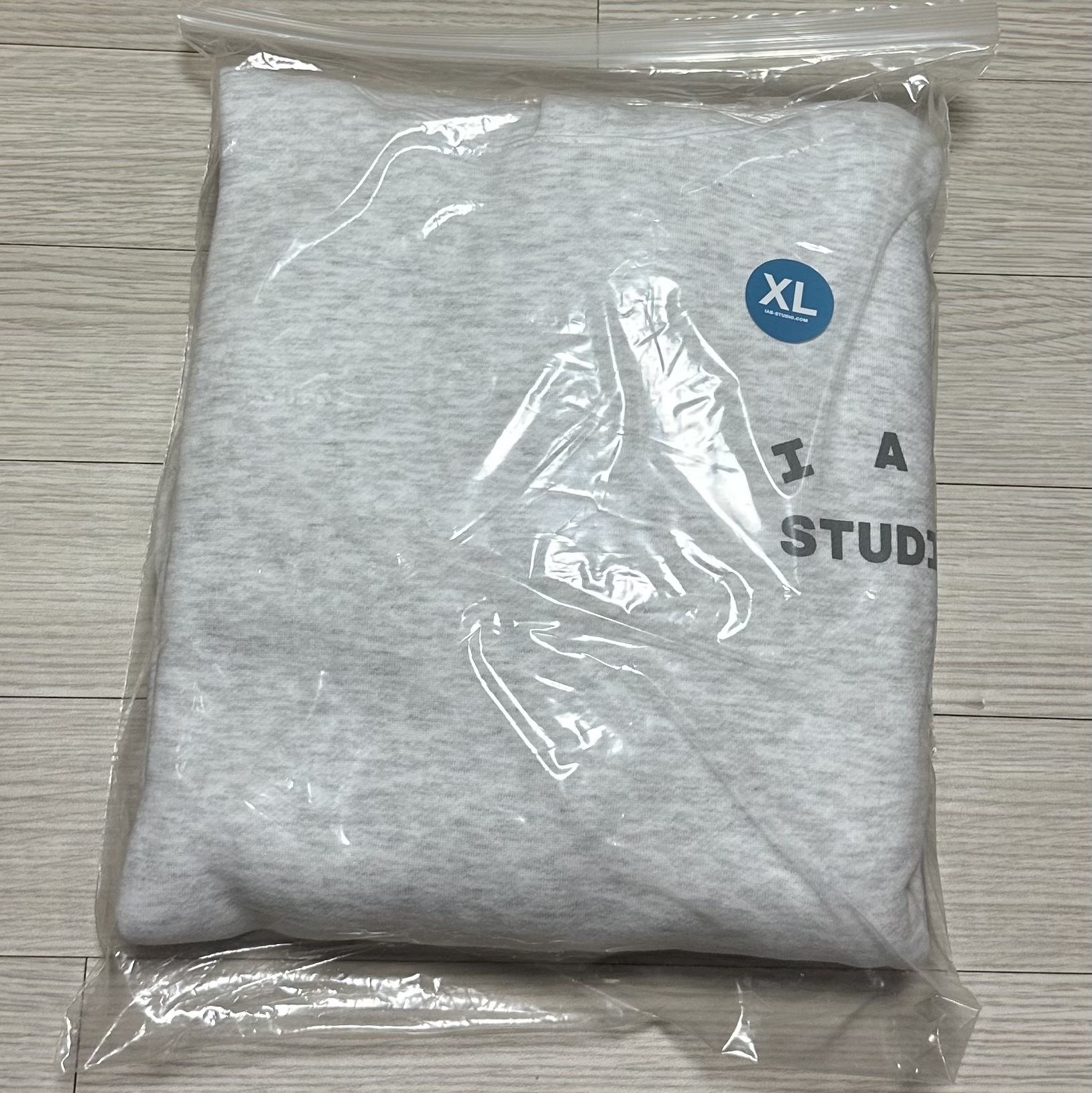 IAB Studio Hoodie Light Gray 착용 스타일