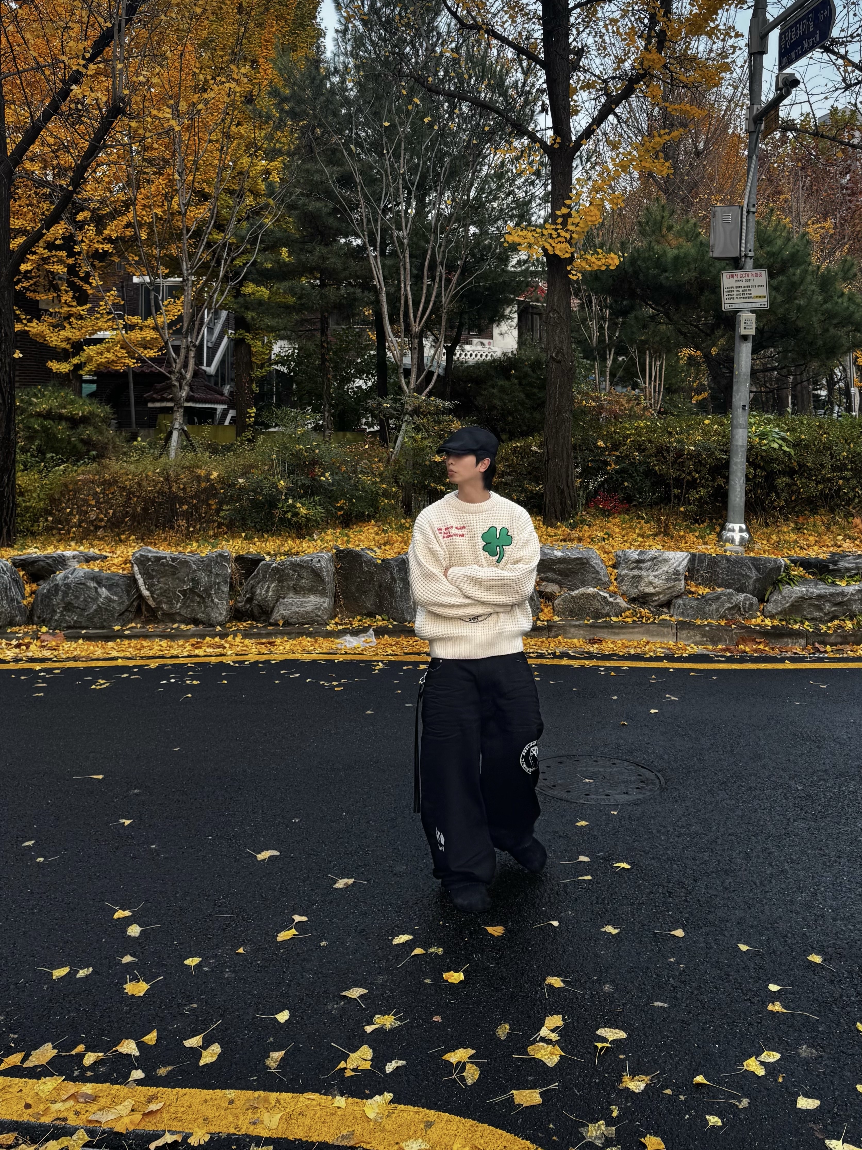 STU X HANK Embroidery Denim Pants Black, STU X HANK Embroidery Waffle Knit Cream 착용 스타일 - 5
