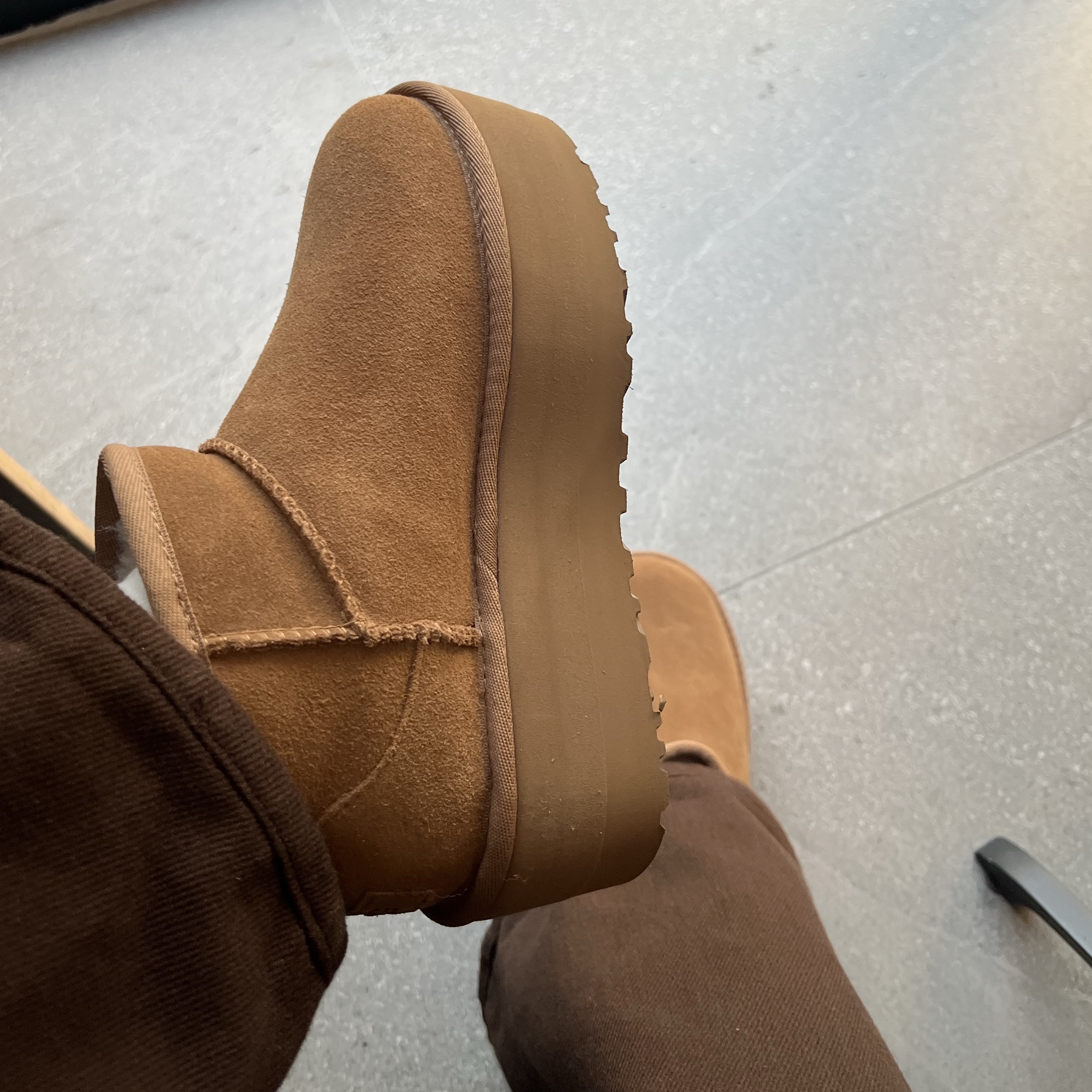 (W) UGG Classic Ultra Mini Platform Boots Chestnut 착용 스타일