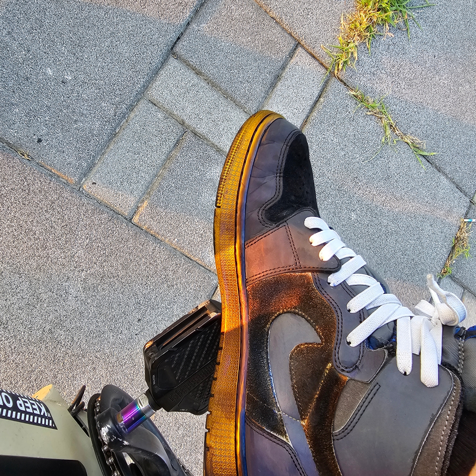 Nike x Off-White Air Force 1 Mid SP Black, Jordan 1 x League of Legends Zoom Air CMFT Esports 착용 스타일 - 3