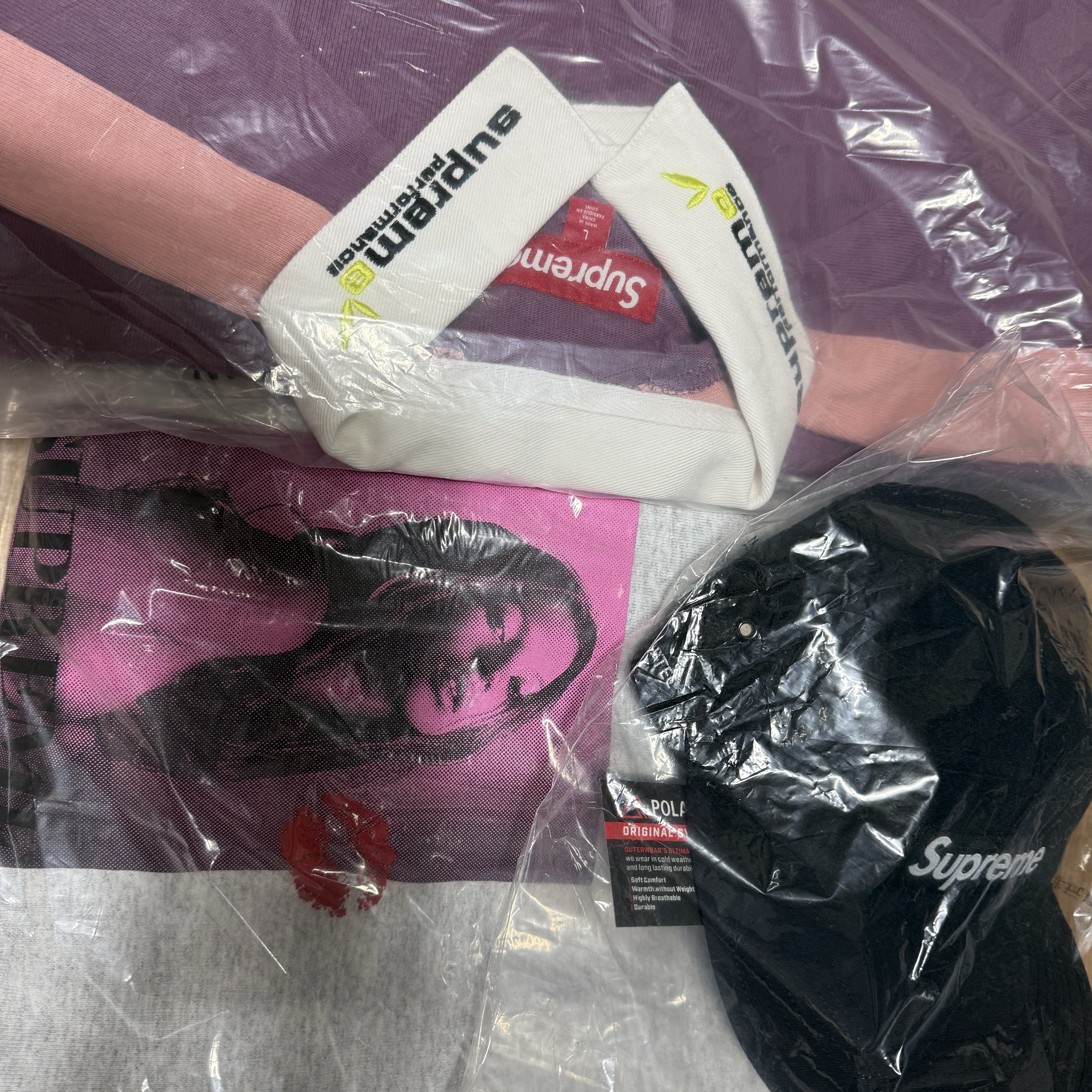 Supreme Chest Stripe Rugby Purple - 24FW, Supreme x Kate Moss Hooded Sweatshirt Ash Grey - 24FW 착용 스타일