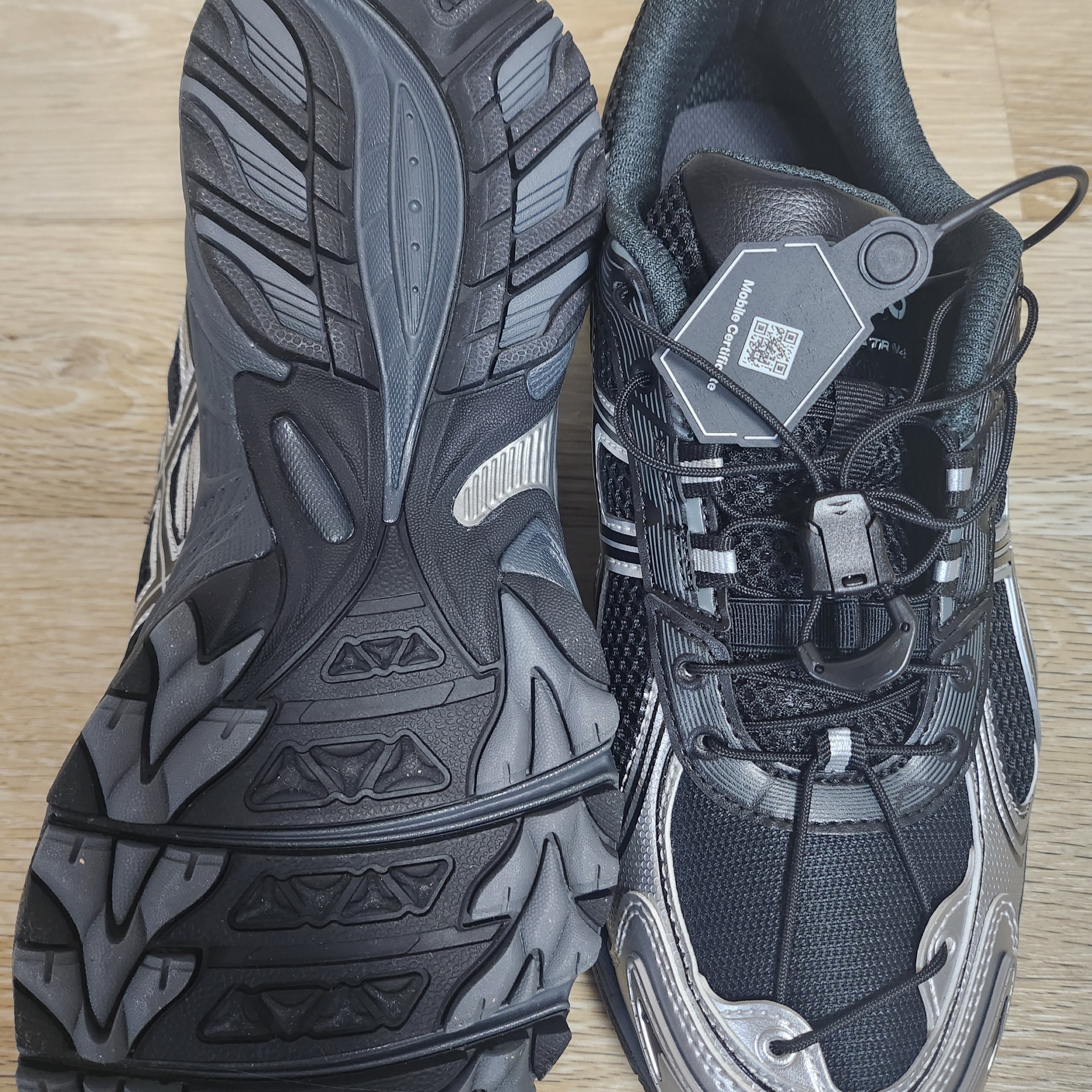 Asics Gel-Kahana TR V4 Carbon Black 착용 스타일 - 4