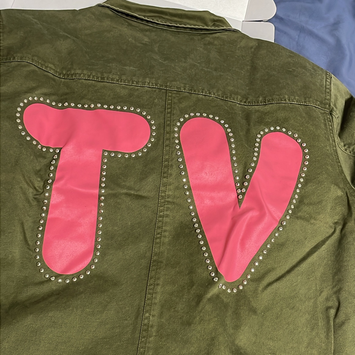 The Museum Visitor Stud Back Logo Carpenter Jacket Khaki 착용 스타일 - 2