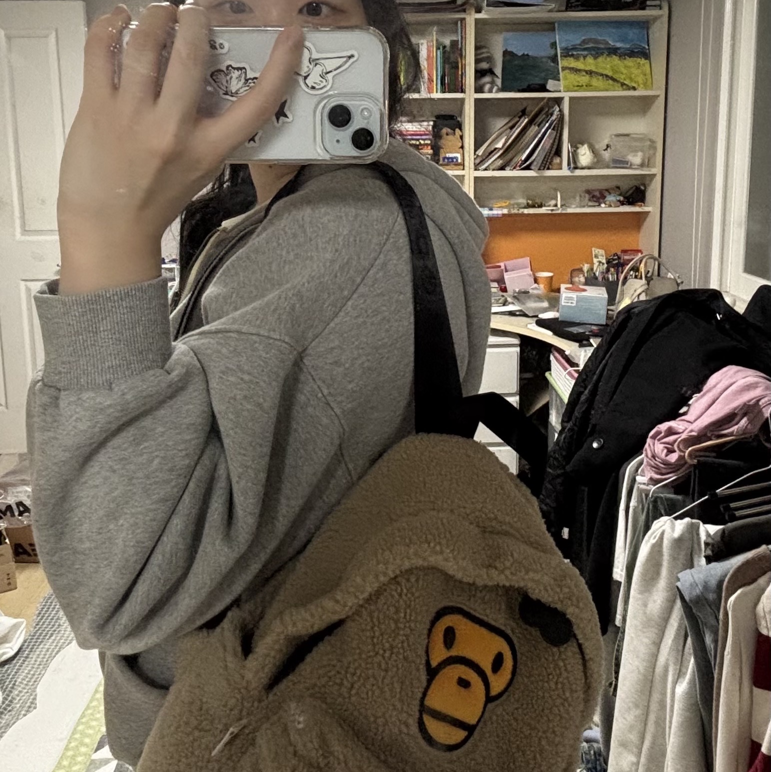 BAPE Baby Milo Mini Fur Backpack Beige 착용 스타일 - 1