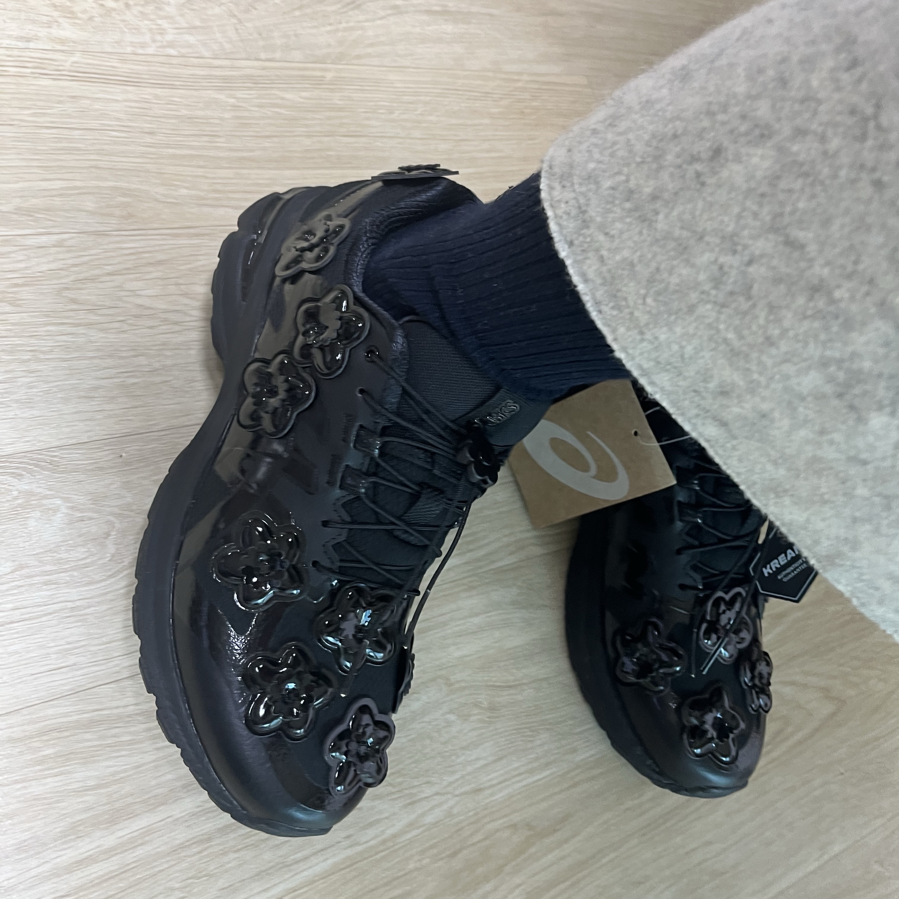 Asics x Cecilie Bahnsen Gel-Terrain Black 착용 스타일