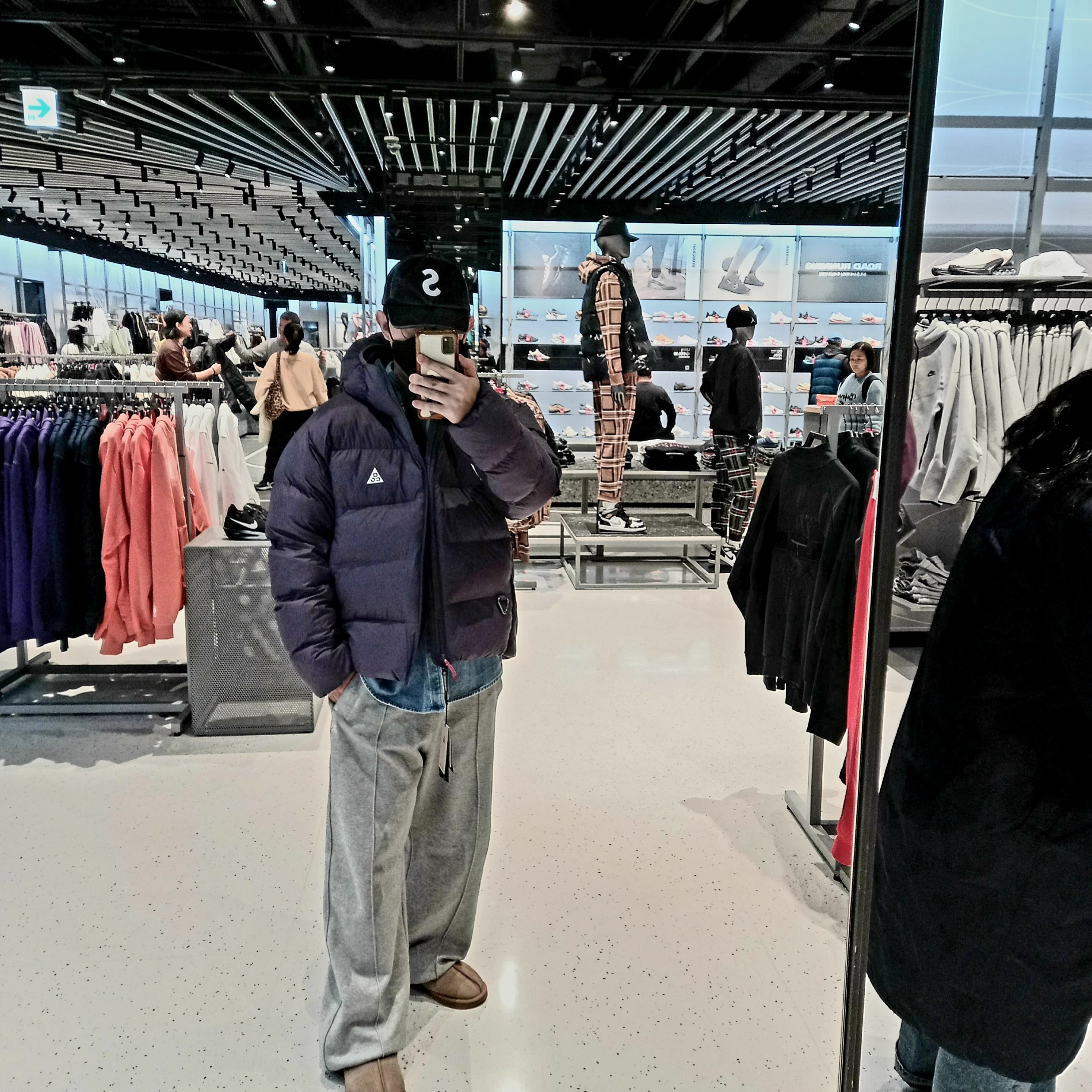 Nike ACG Therma-Fit ADV Lunar Lake Loose Hooded Jacket Dark Raisin Black - Asia, Supreme Pigment S Logo 6-Panel Black - 24FW 착용 스타일 - 2