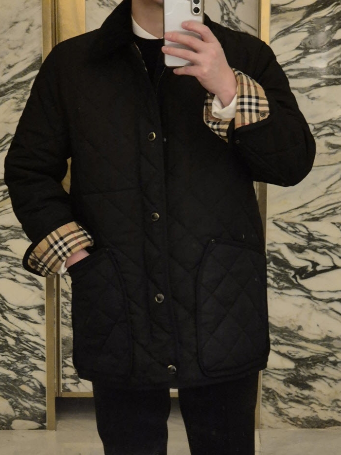 Burberry Corduroy Collar Diamond Quilted Barn Jacket Black 착용 스타일 - 1