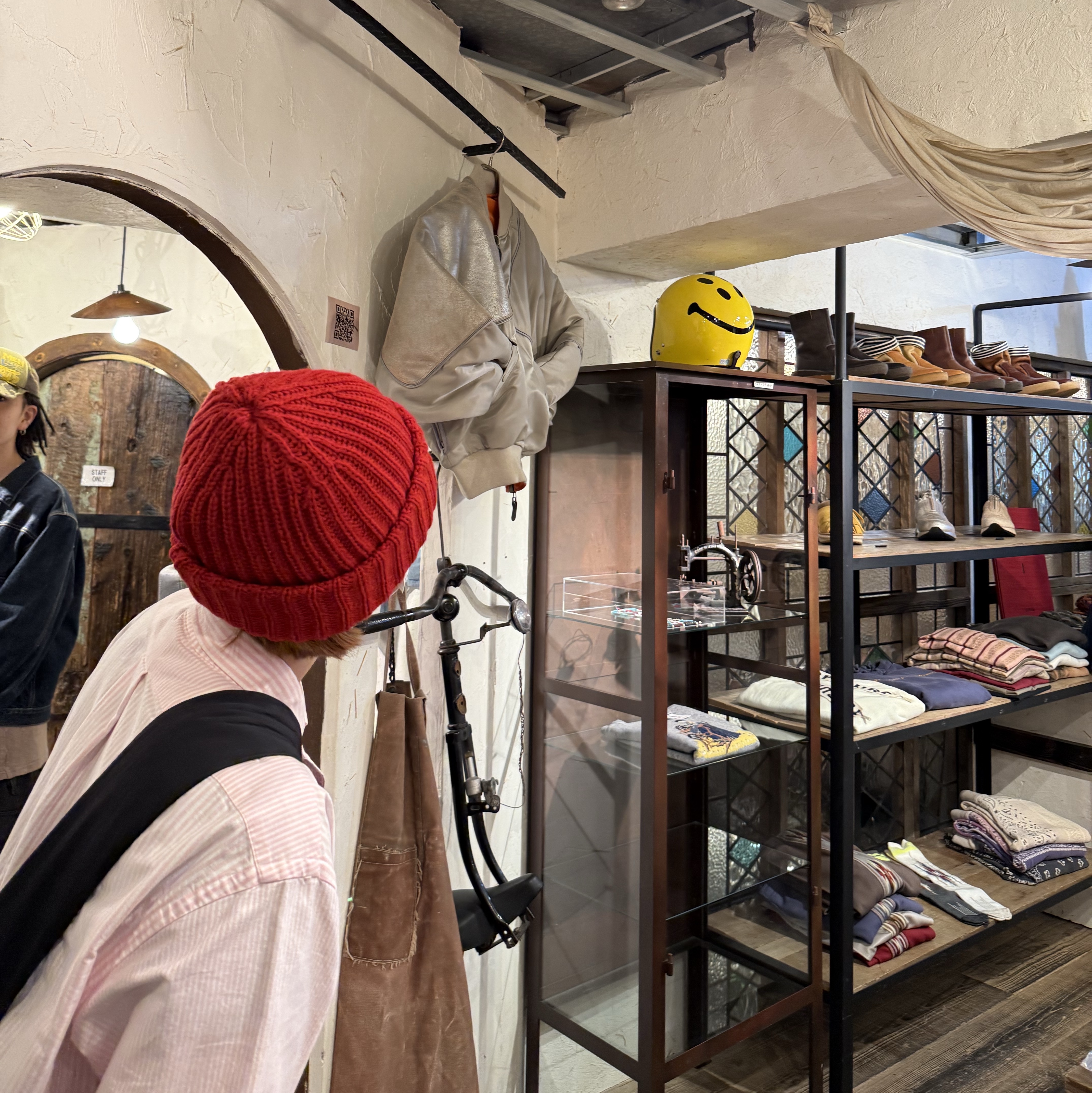 Kapital Ripstop Nylon Down Burger Keel Vest Black, Human Made Stripe Oxford BD Shirt Pink 착용 스타일 - 2