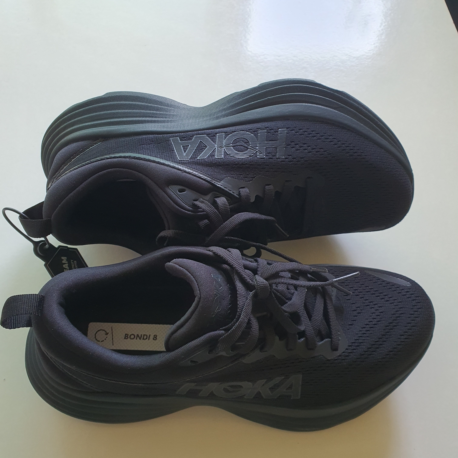 Hoka Bondi 8 Black - Regular 착용 스타일 - 1