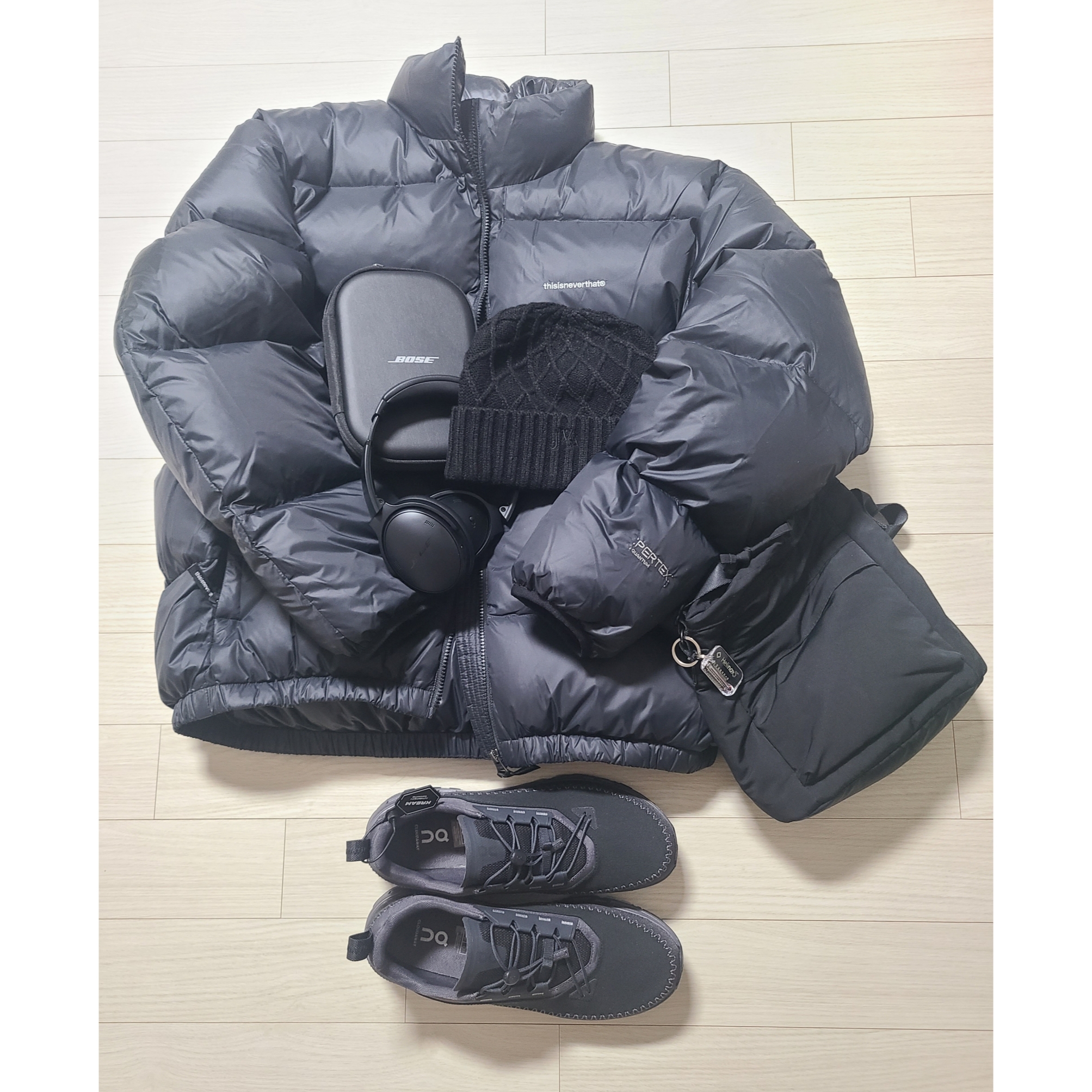 On Running Cloudaway 2 Black Eclipse, Uniqlo C Mini Shoulder Bag Black 착용 스타일 - 1
