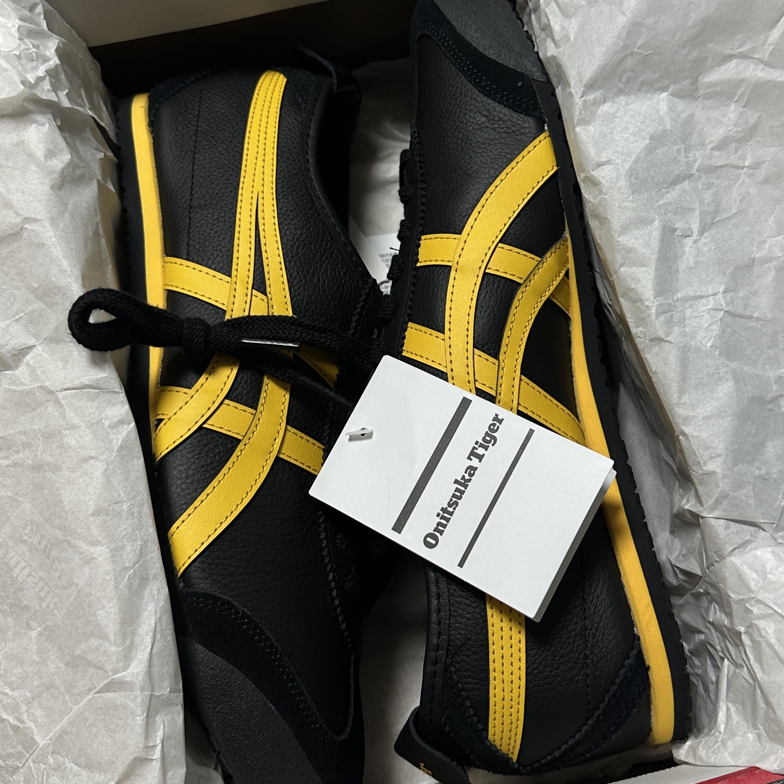 Onitsuka Tiger Mexico 66 Black Yellow 착용 스타일