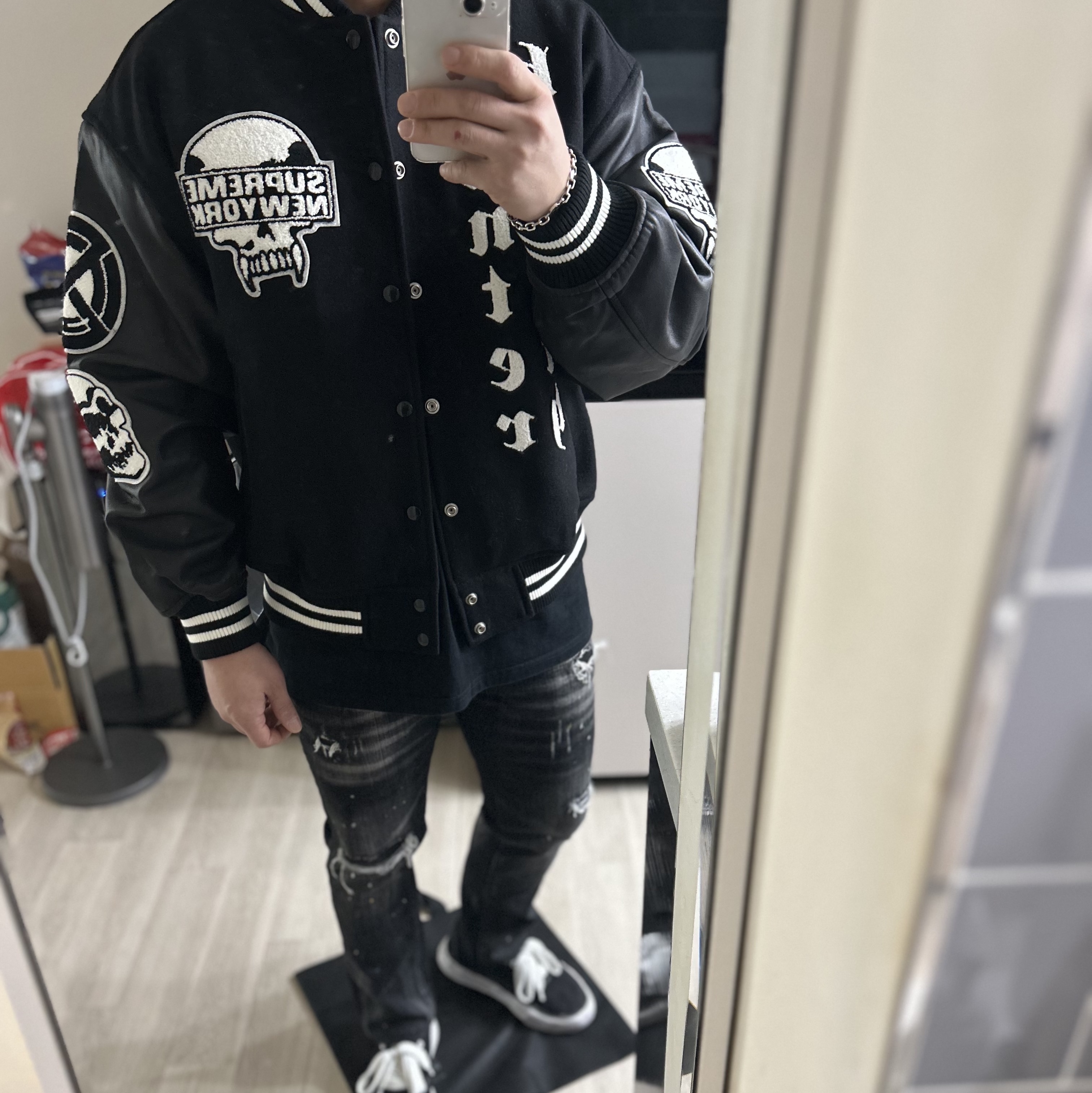 Supreme x Bounty Hunter Varsity Jacket Black - 23FW 착용 스타일