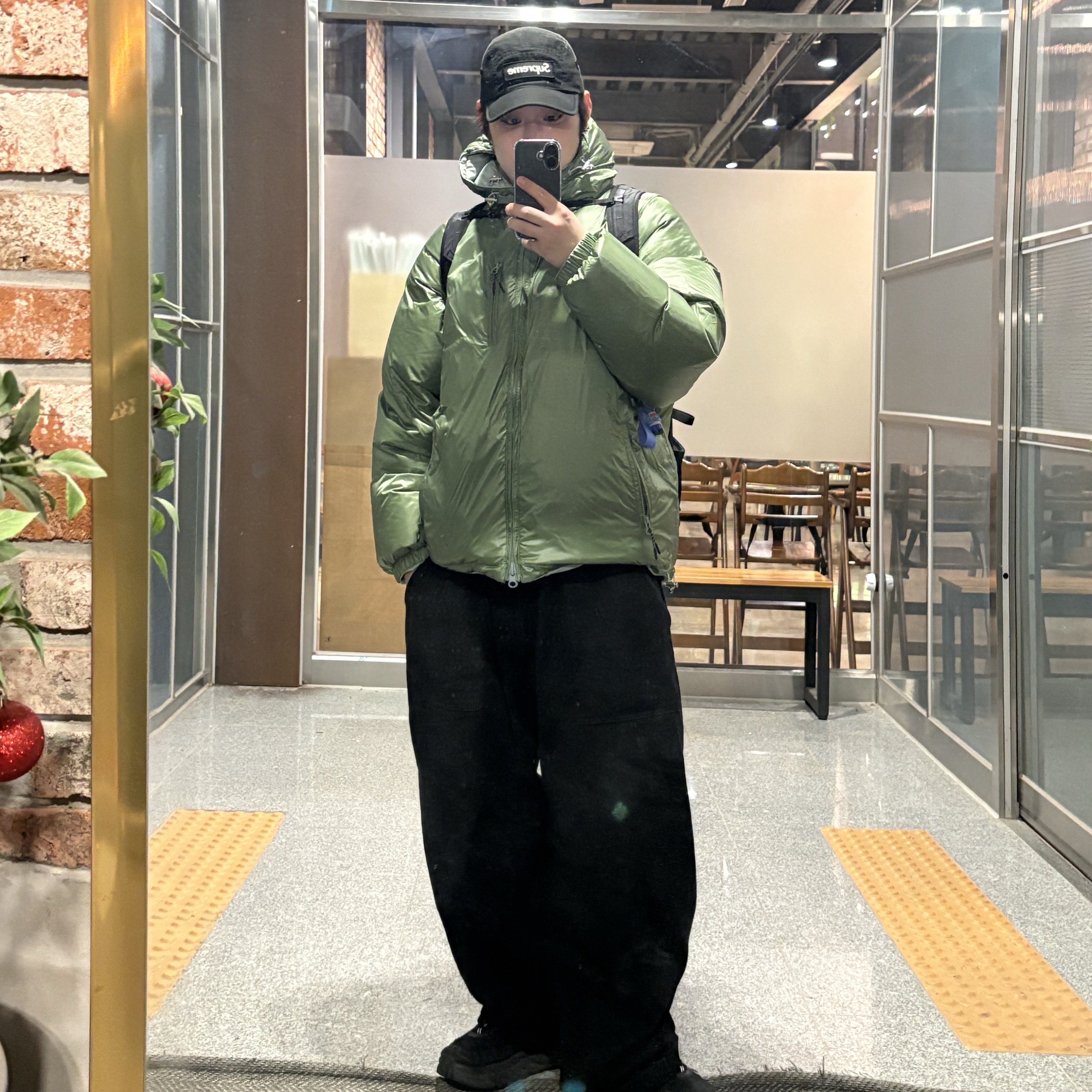 Hoka Bondi 6 Black - Wide, Supreme Military Camp Cap Black - 22FW 착용 스타일