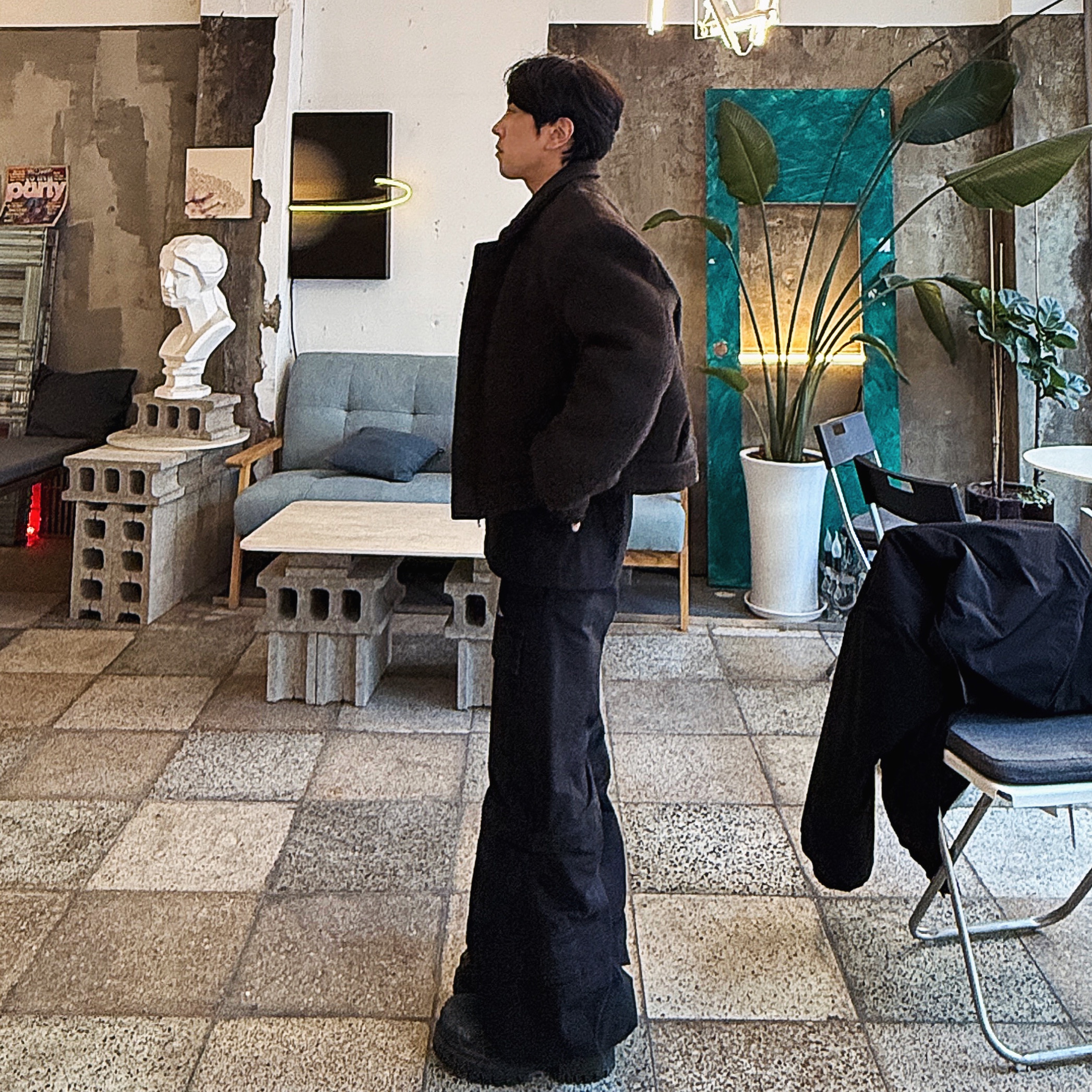 Balenciaga Flared Cargo Pants Black, Balenciaga Combat Strike 20mm Boots Black 착용 스타일