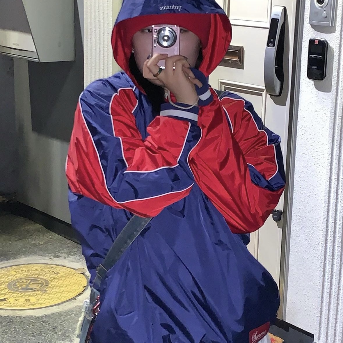 Supreme Hooded Warm Up Pullover Navy - 23FW 착용 스타일 - 1