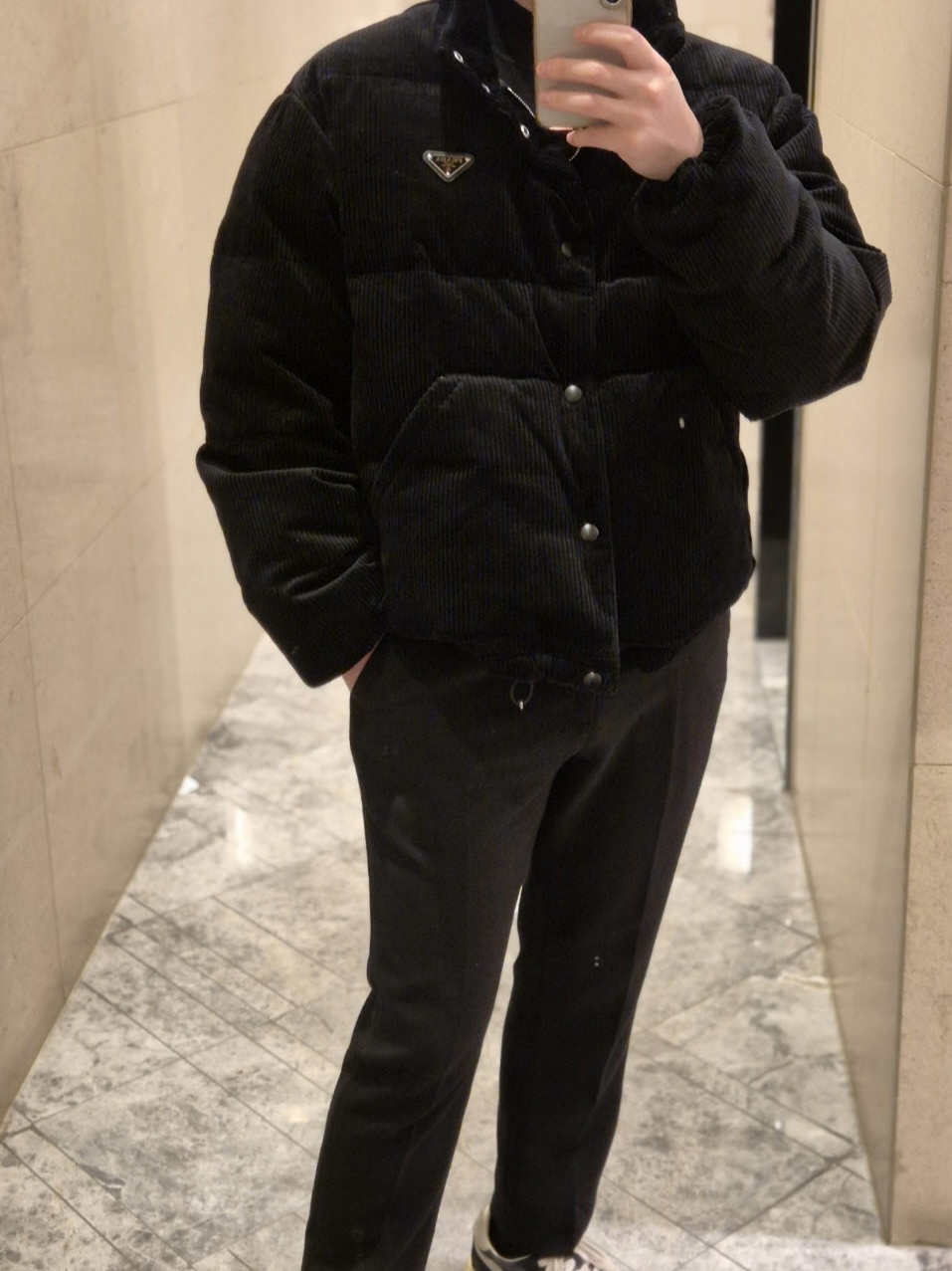 Prada Corduroy Velvet Down Jacket Black 착용 스타일 - 2