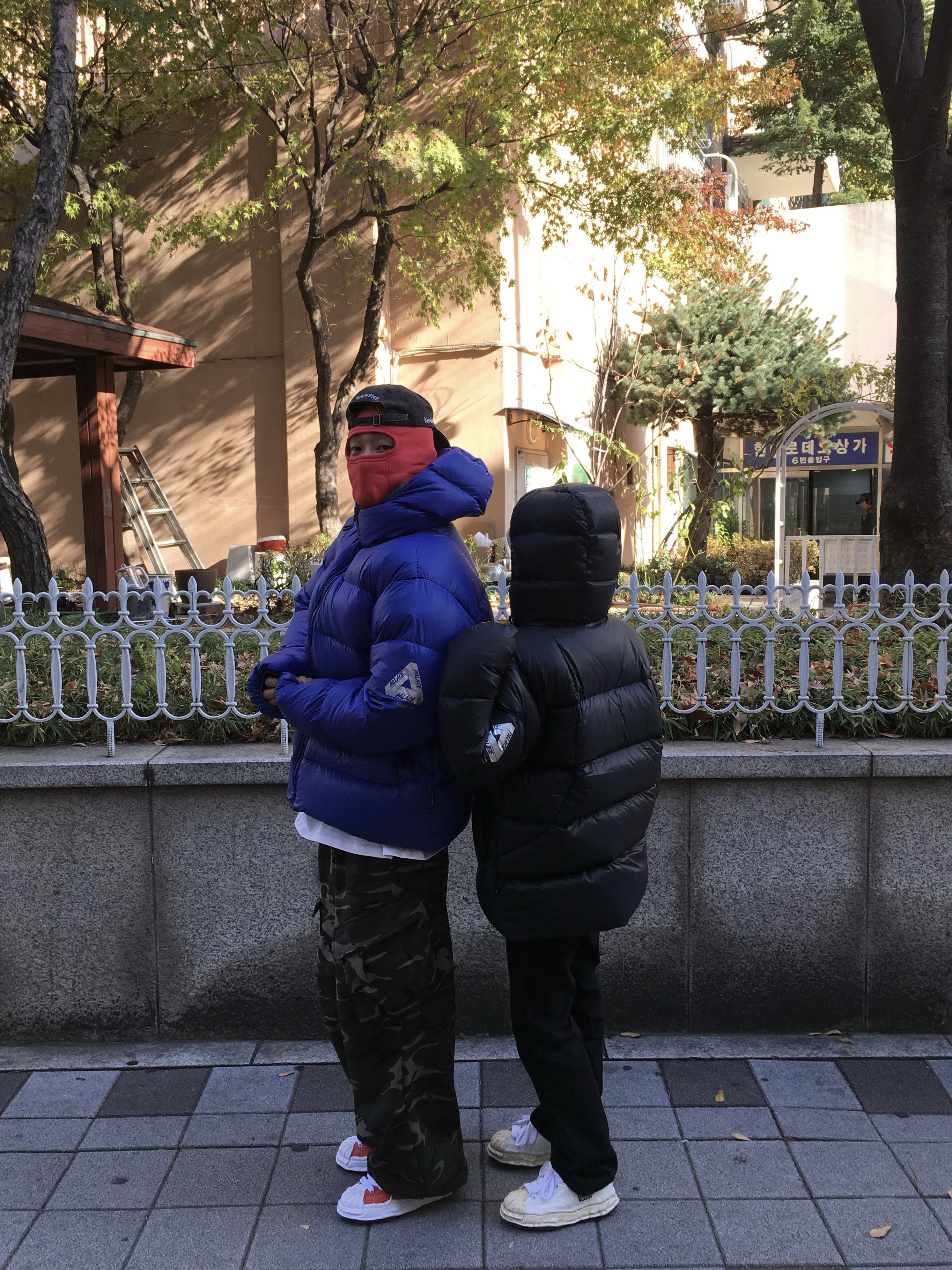 Palace Pertex Opaque Balaclava Puffa Black - 24FW, Palace Pertex Opaque Balaclava Puffa Deep Ultra - 24FW 착용 스타일