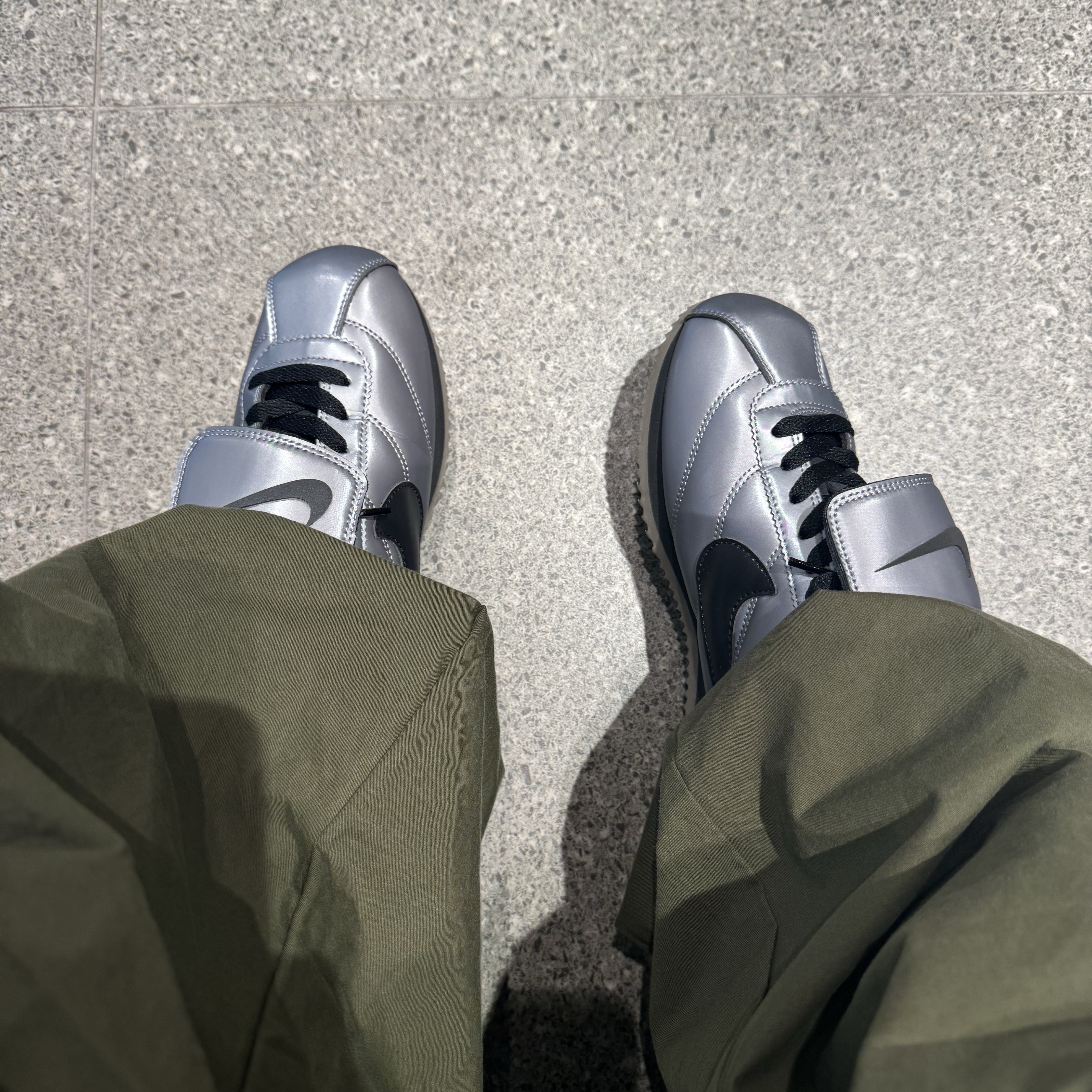 Nike Cortez Leather SE Metallic Cool Grey Black 착용 스타일