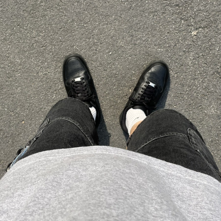 (W) Nike Air Force 1 '07 Low Triple Black 착용 스타일