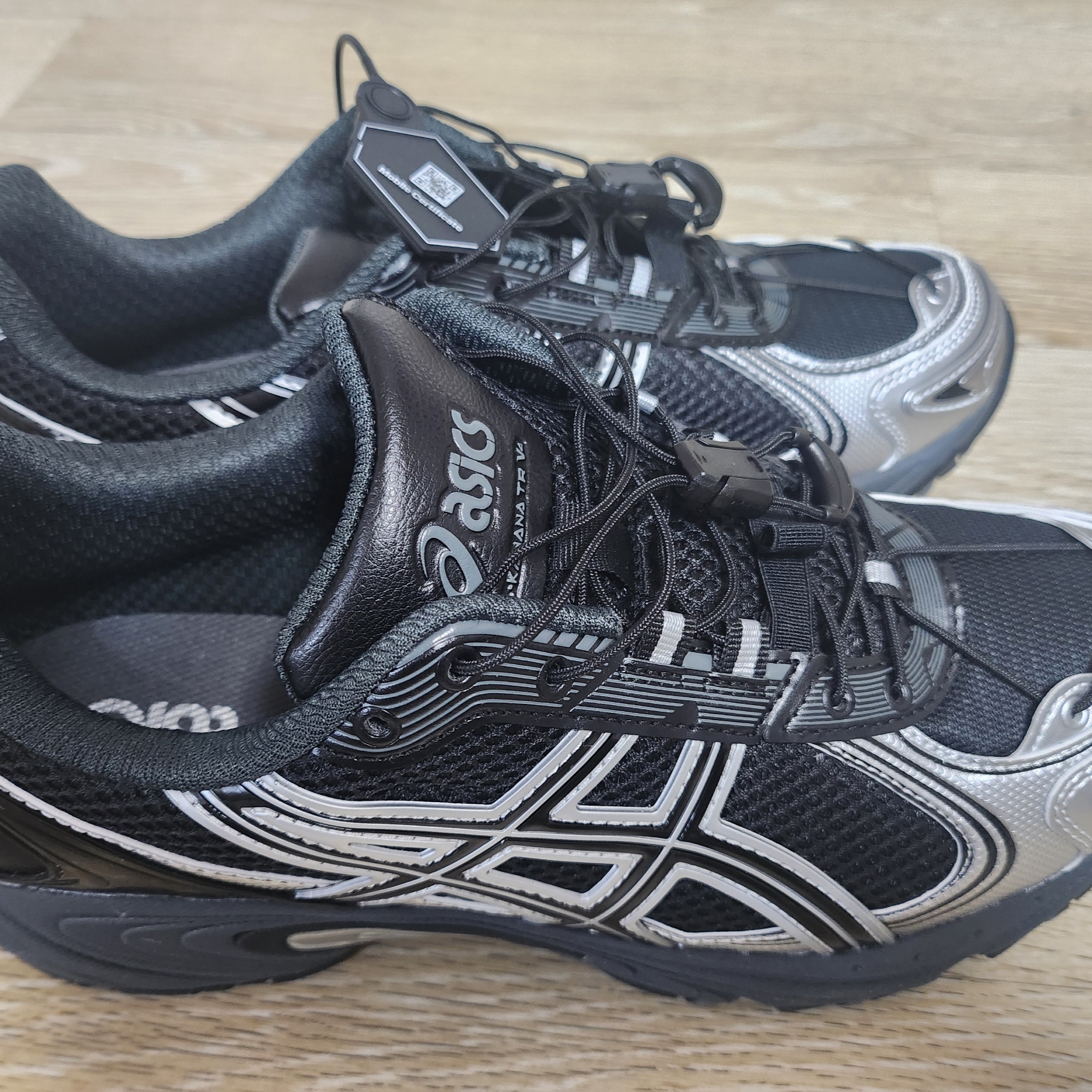 Asics Gel-Kahana TR V4 Carbon Black 착용 스타일 - 1