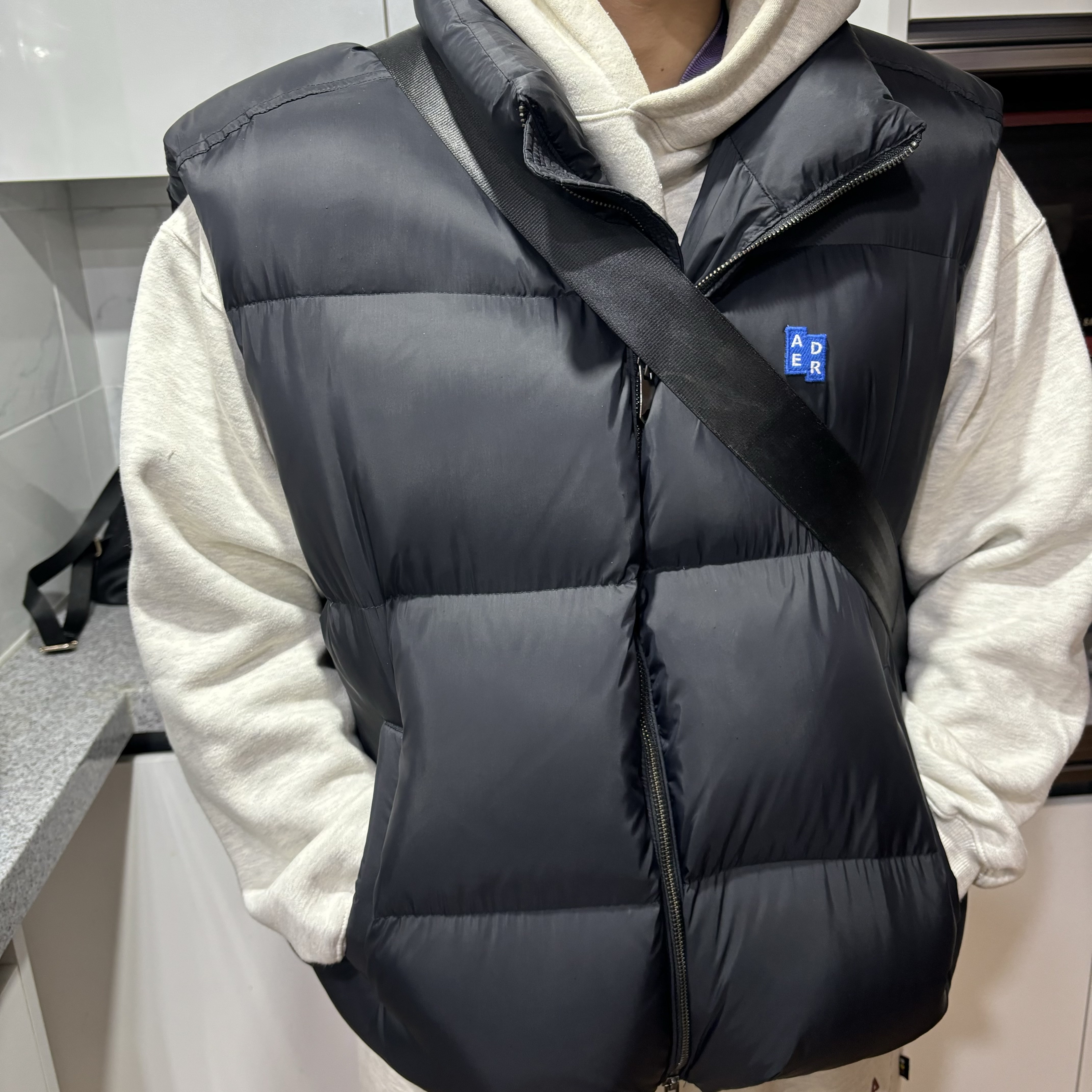 Ader Error Sig; TRS Tag Puffer Vest 01 Noir 착용 스타일 - 1
