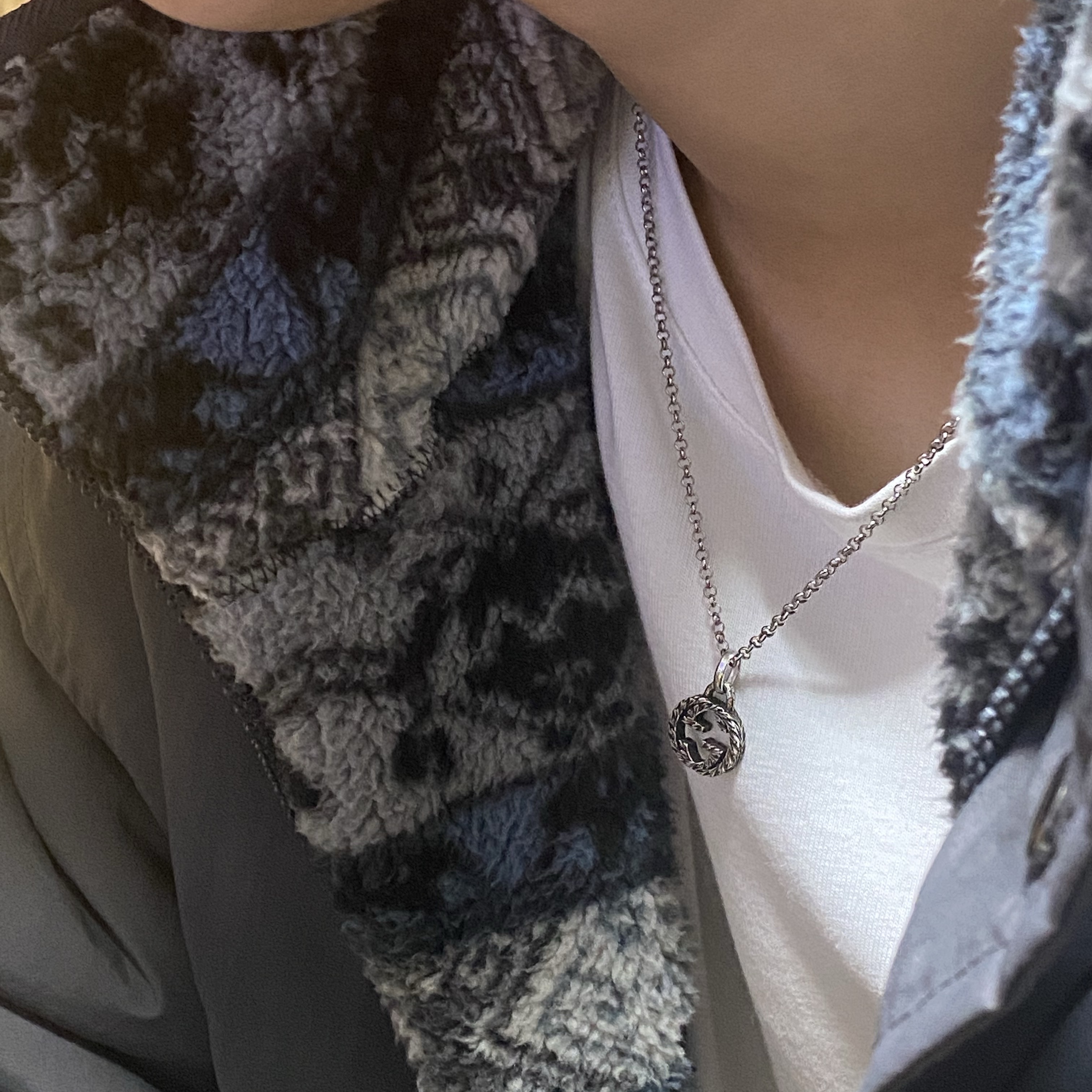 Gucci Interlocking G Pendant Necklace Silver 착용 스타일