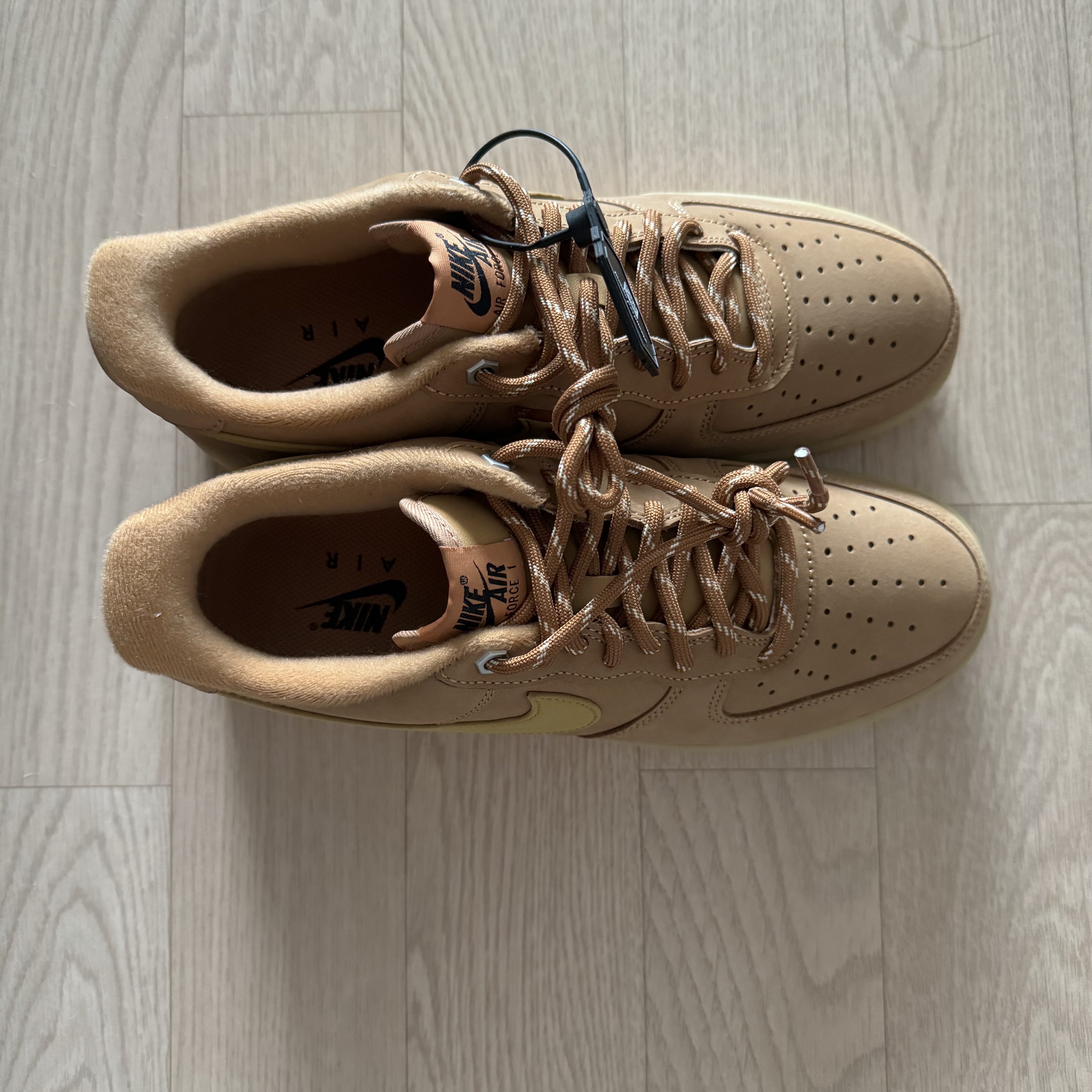 Nike Air Force 1 '07 WB Flax 착용 스타일
