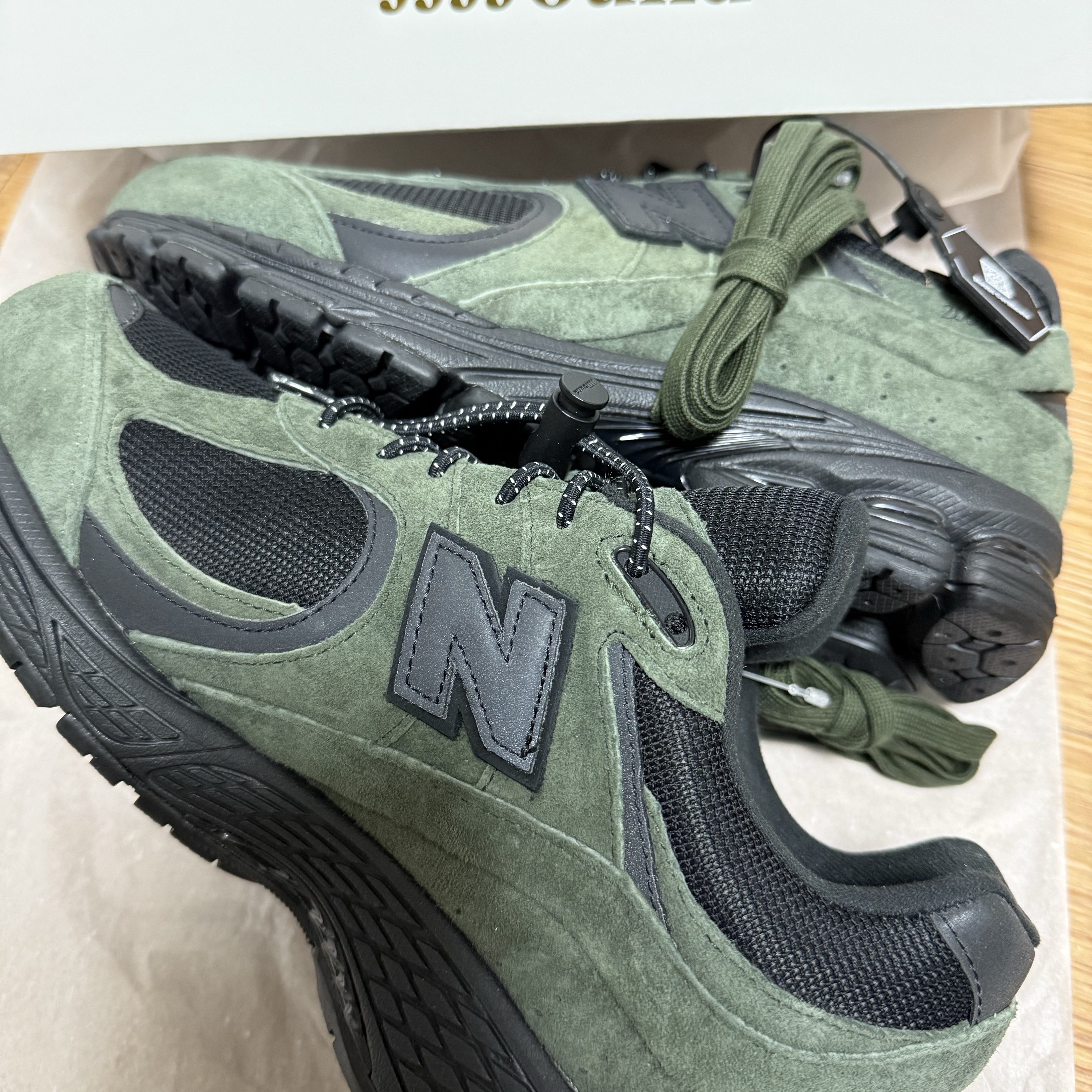 New Balance x JJJJound 2002R Gore-Tex Pine 착용 스타일